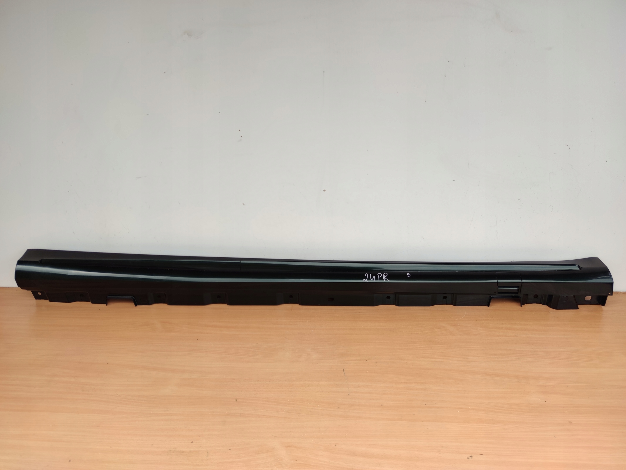 MERCEDES S-KLASA 6.3 AMG LONG right moulding threshold