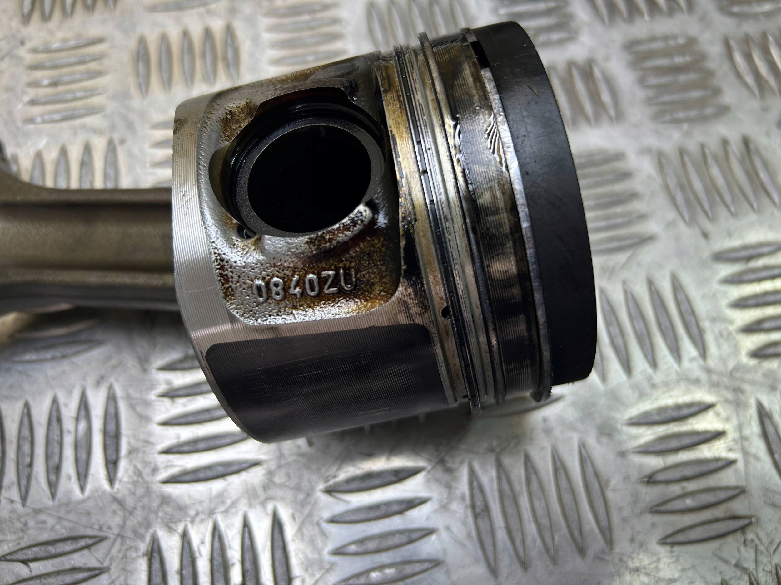 piston 0840ZU connecting rod 911 BMW N47 2.0d 2011