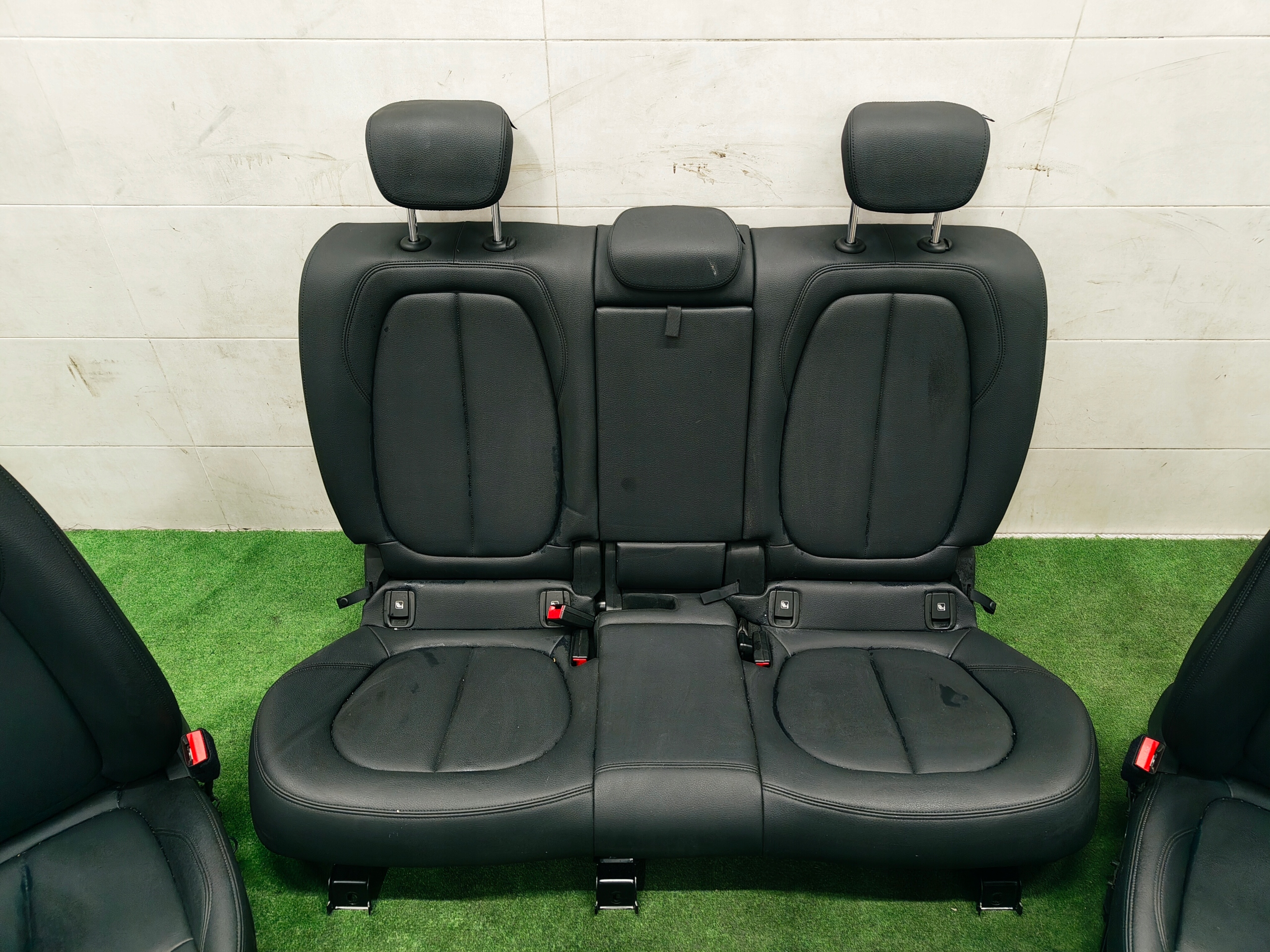BMW X1 F48 the centre seats side upholstery black leather