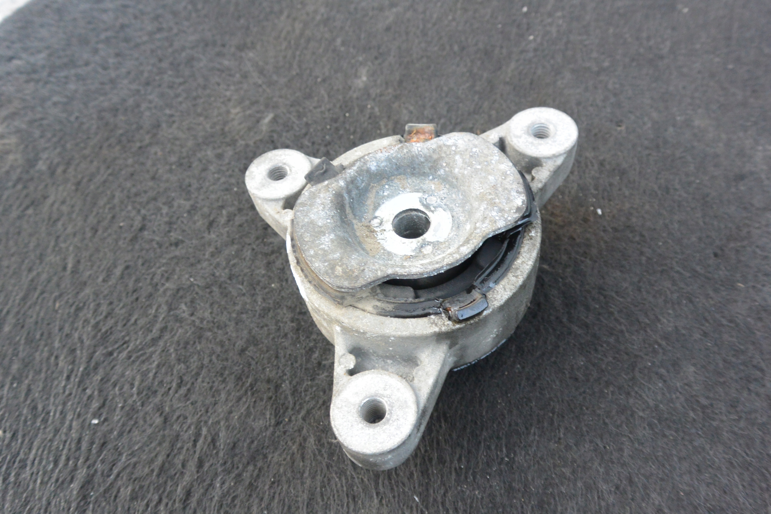 gearbox mounting 3.0B MASERATI QUATTROPORTE GHIBLI