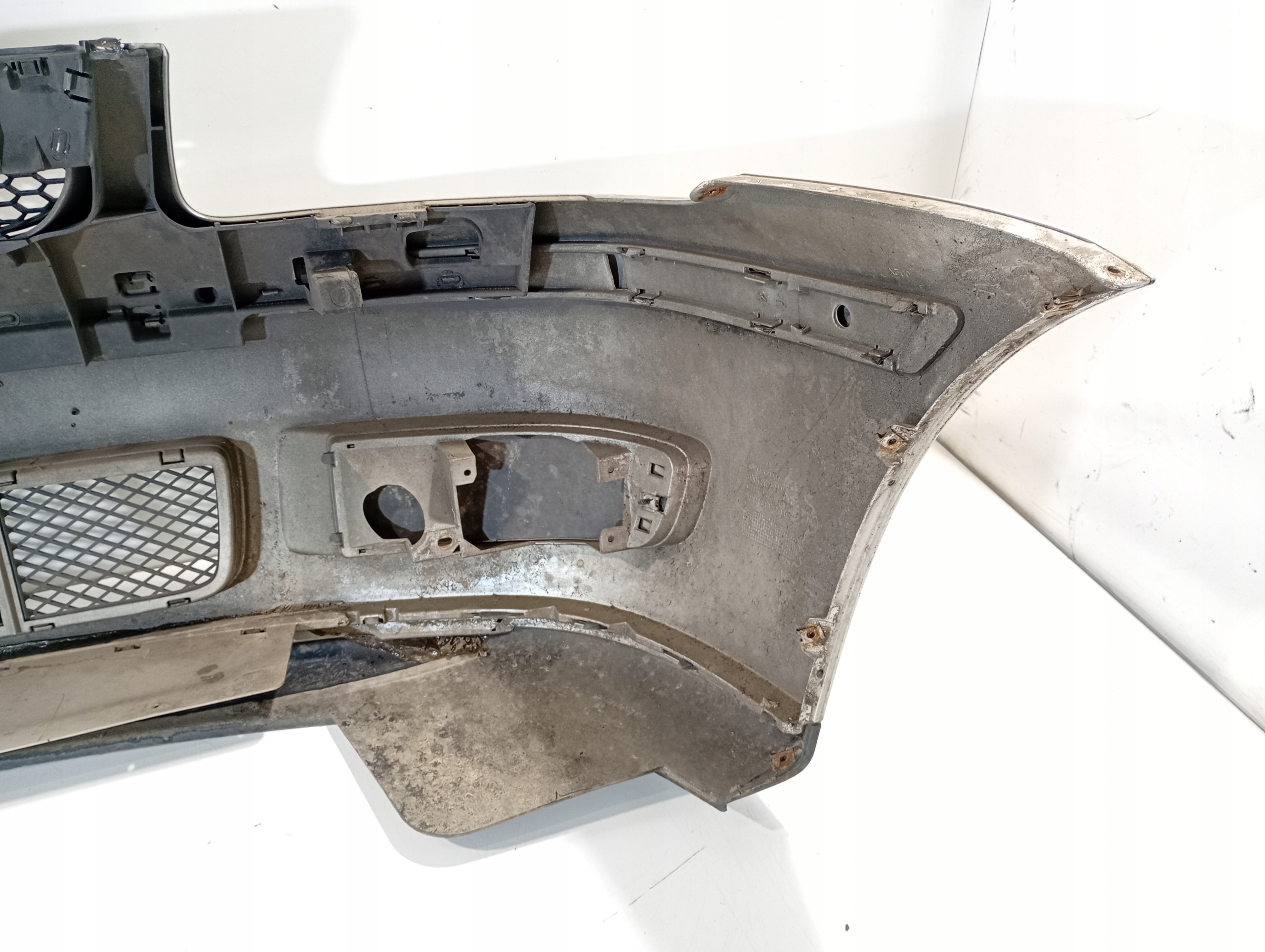 VW POLO 3 III FL 99-01 front bumper front kod lakieru LA7W