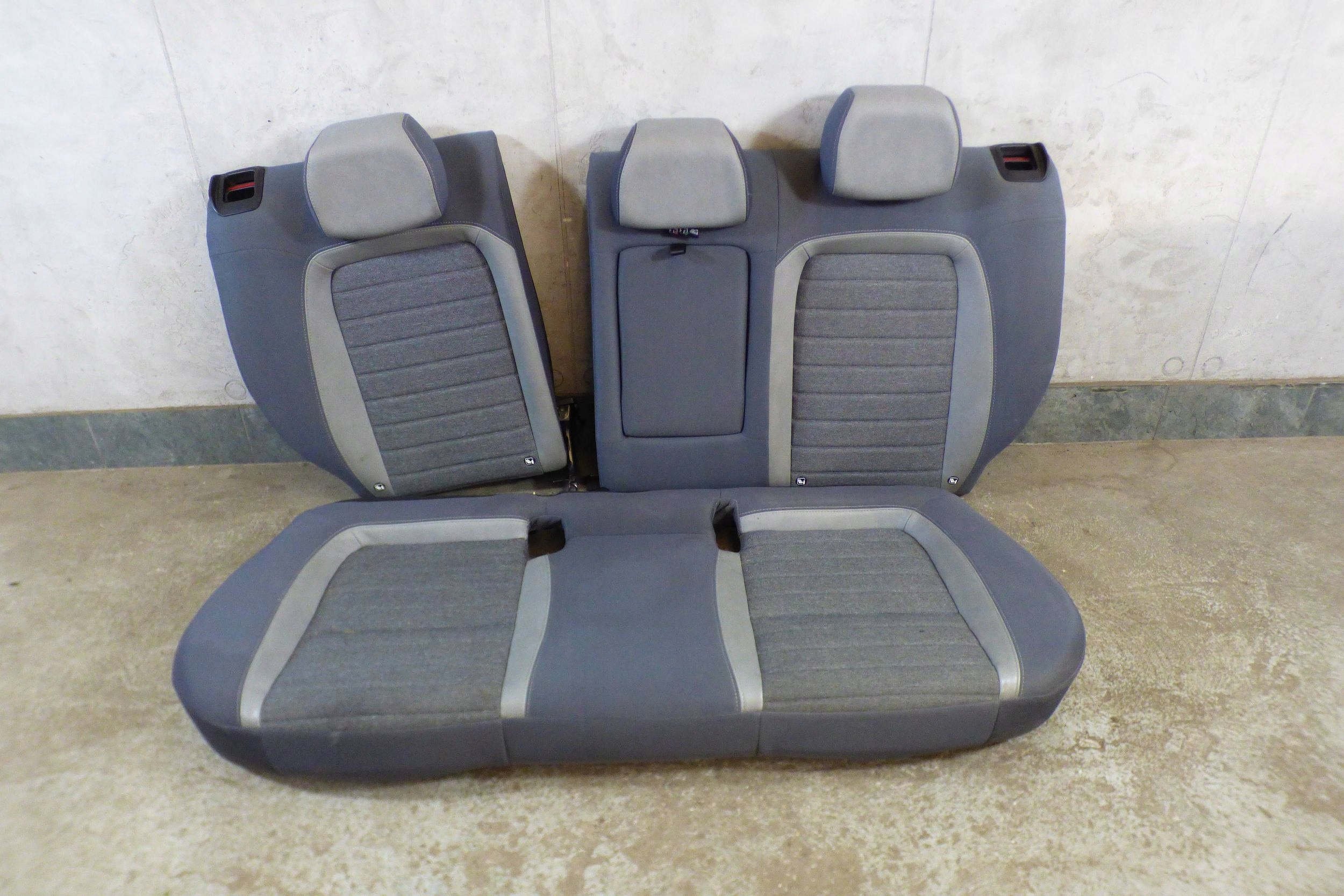 Fiat Tipo II Sedan Sitz Gurten zapinki KPL.