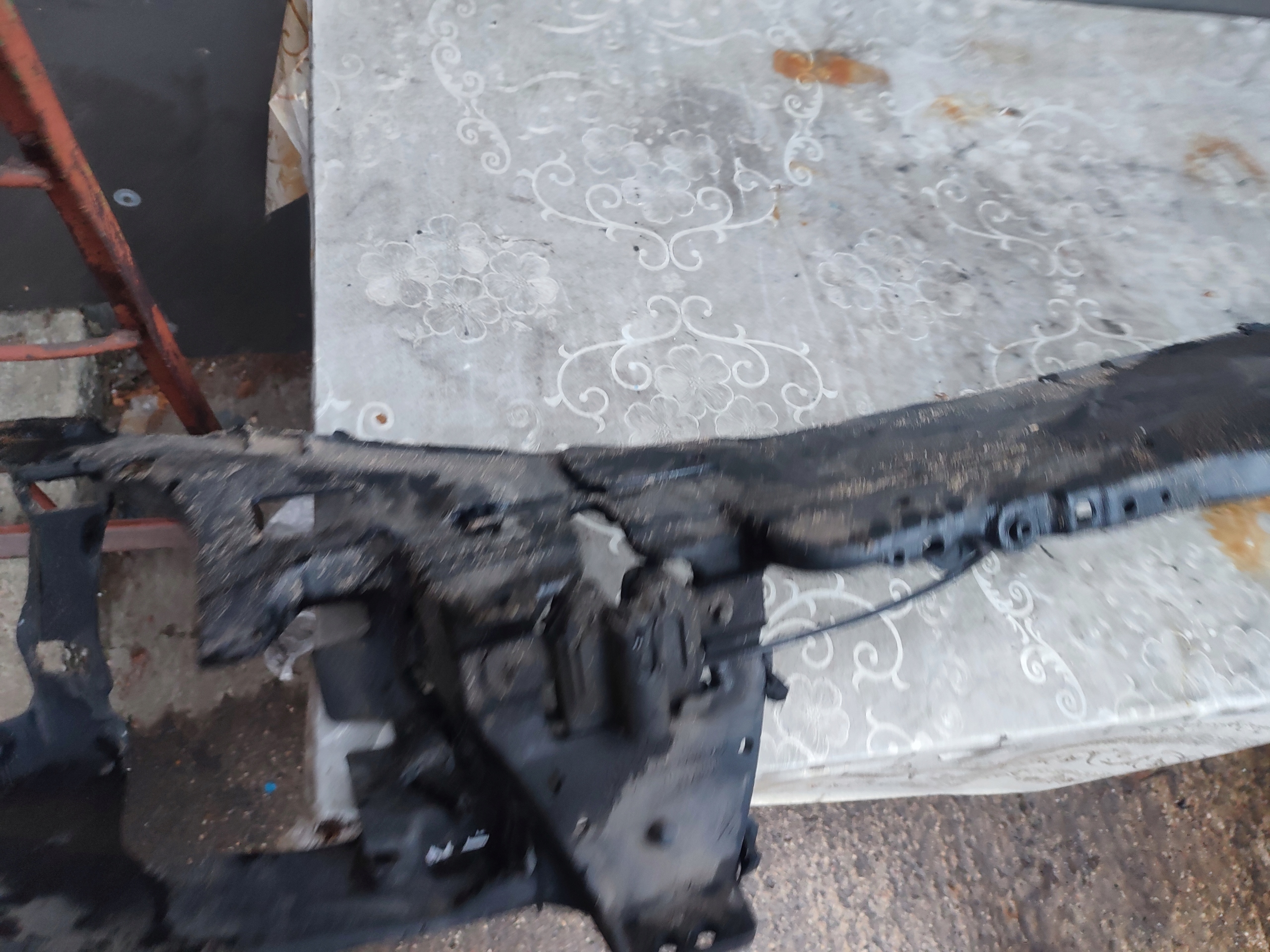 support panel for radiators pillar iron Volvo V60 31283053