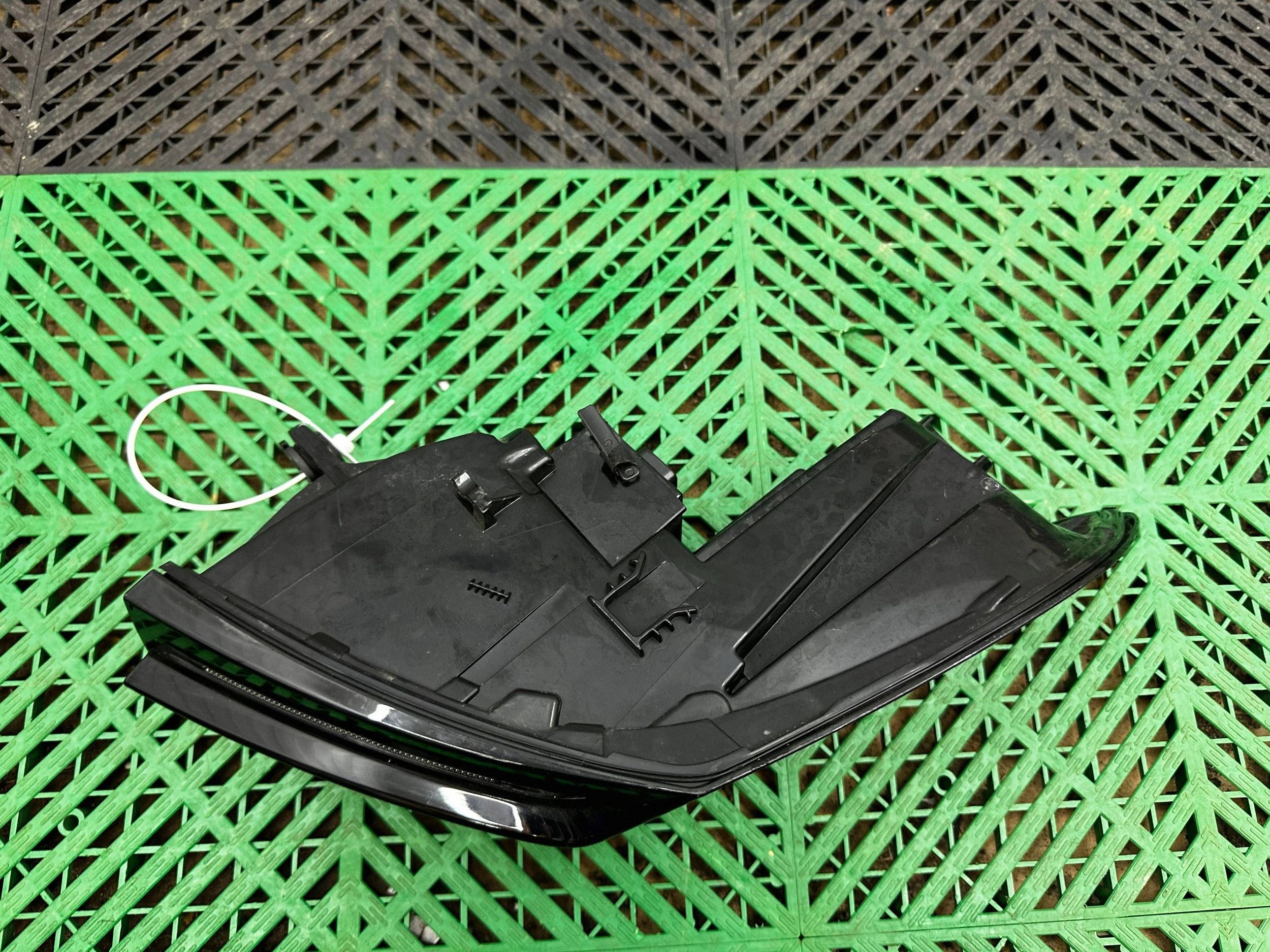 light rear rear part side left BMW 2 Active Tourer U06 8494359