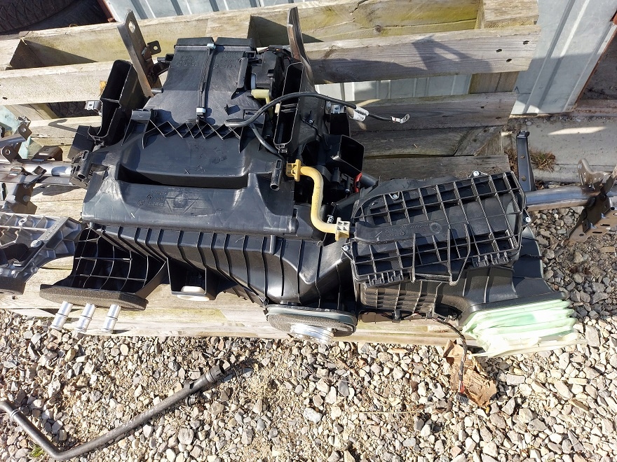 9197019 - BMW F01 F10 F11 водонагреватель воздуходувка Европа