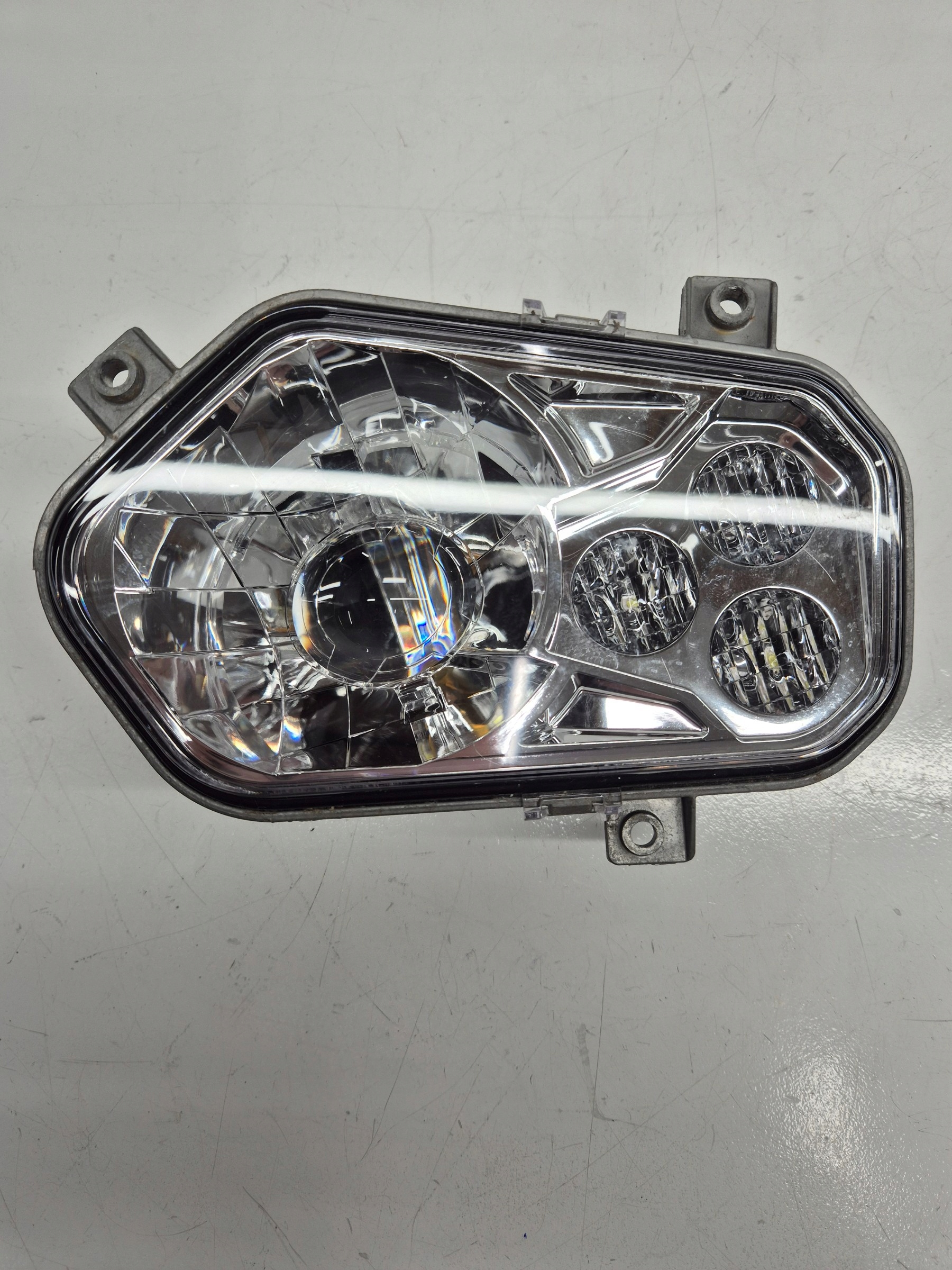 Polaris Scrambler XP 1000 (15) LAMPA REFLEKTOR PRAWY PRZÓD LED
