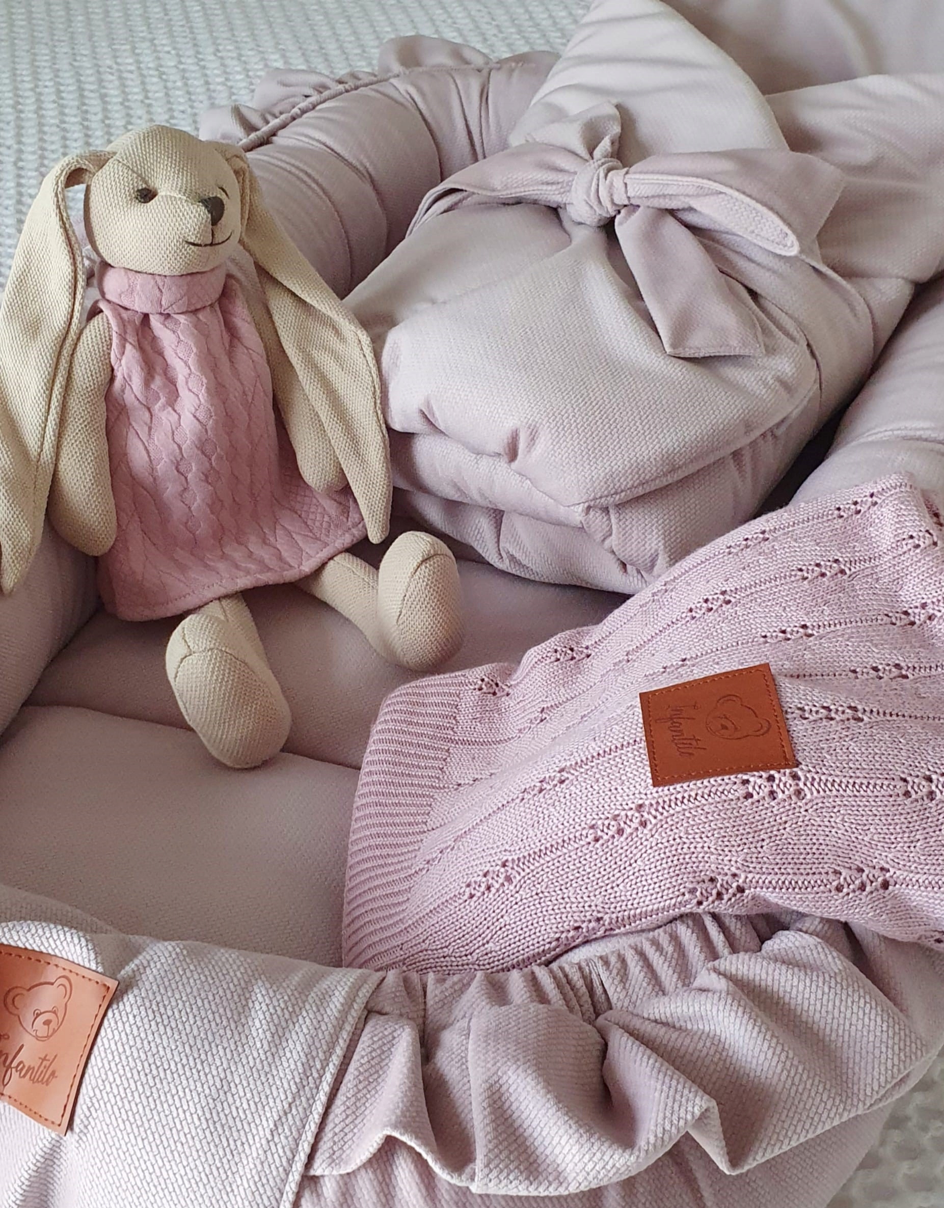 ROŻEK NIEMOWLĘCY USZTYWNIANY VELVET Marka Infantilo