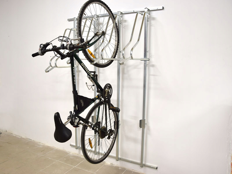 WIESZAK NA ROWERY LIFT 4 MIEJSCA PREMIUM NA PŁOZIE Materiał dominujący stal ocynkowana