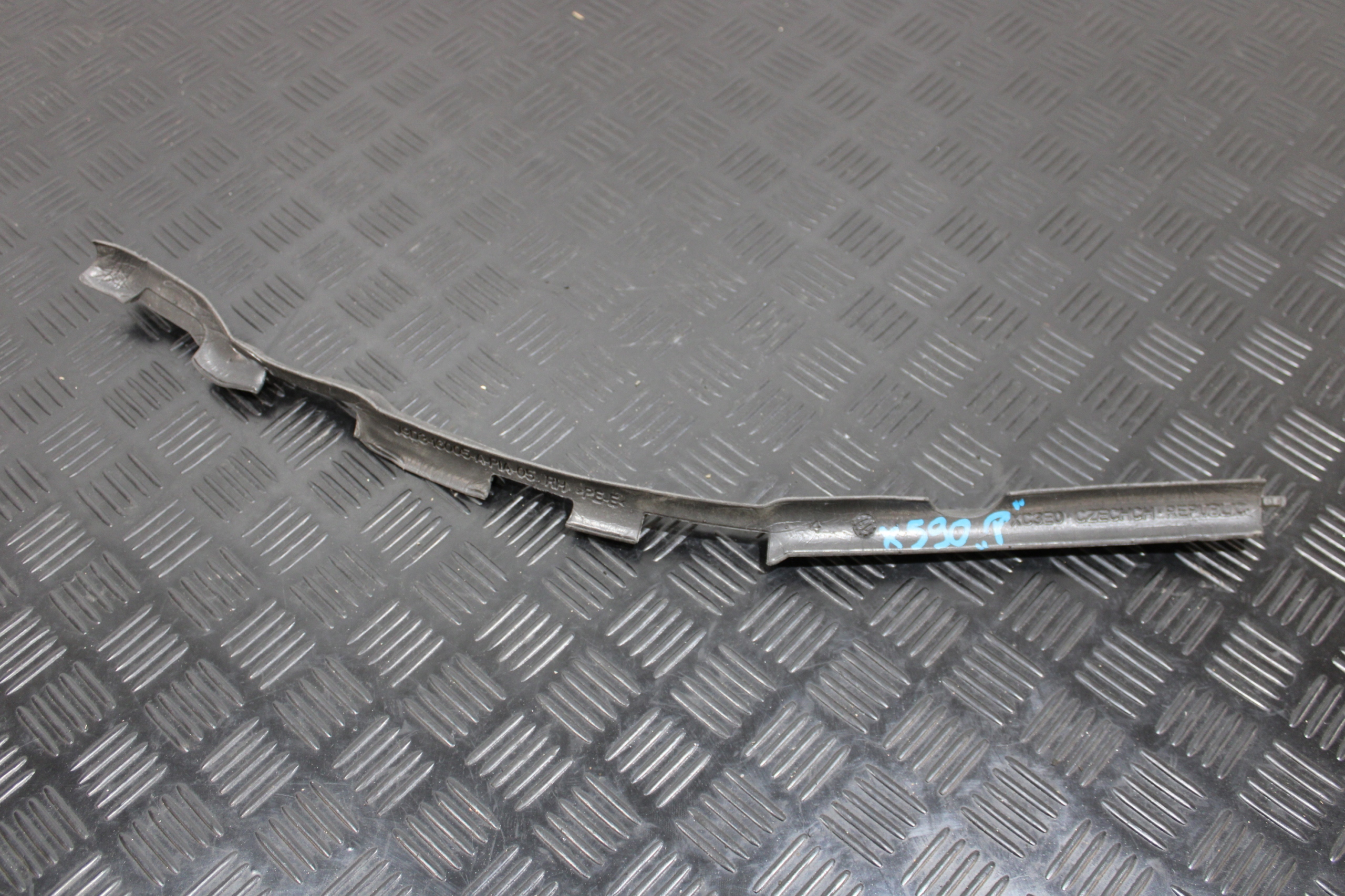 insonorizzazione parafango destro J9D3-16005-A JAGUAR e-PACE X590 EV400
