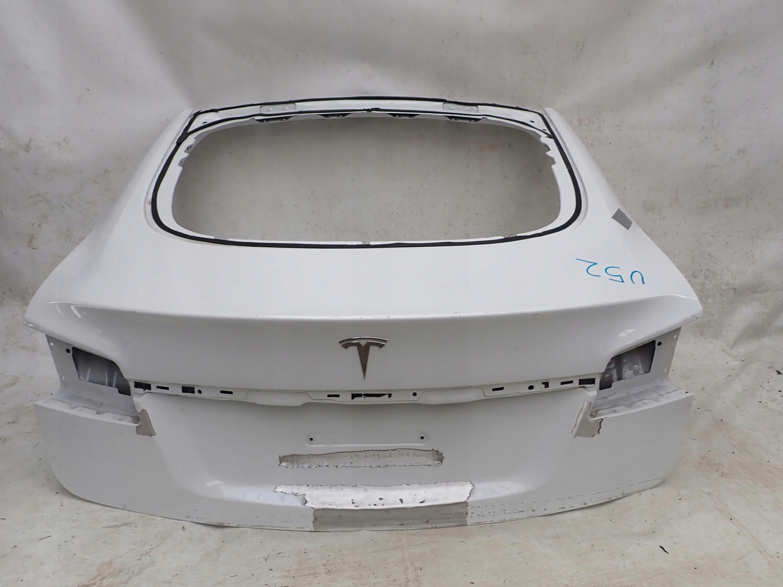 TESLA MODEL S 12-> boot door rear