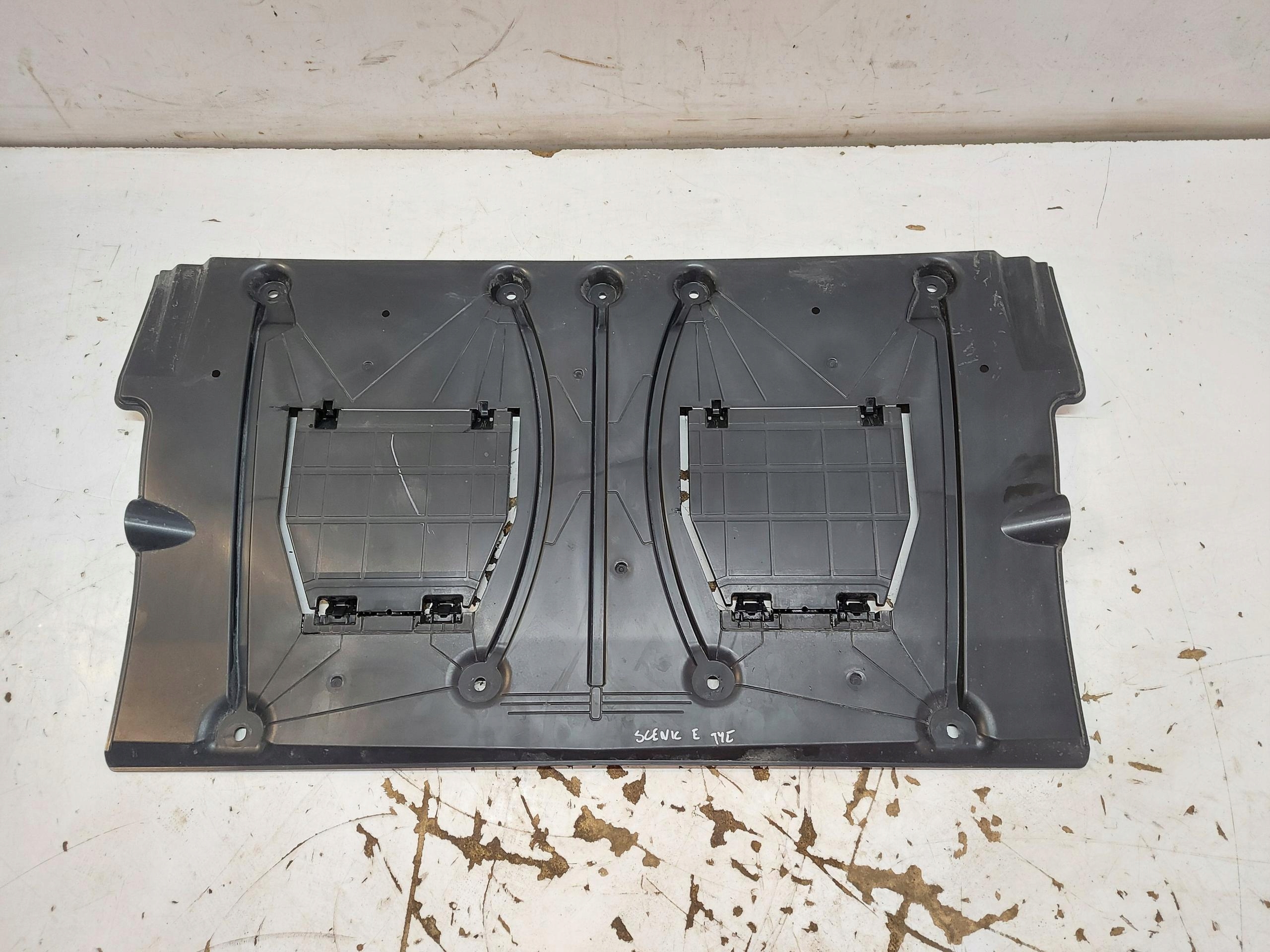 RENAULT Scenic E-Tech V 5 cover chassis rear part 748181053R