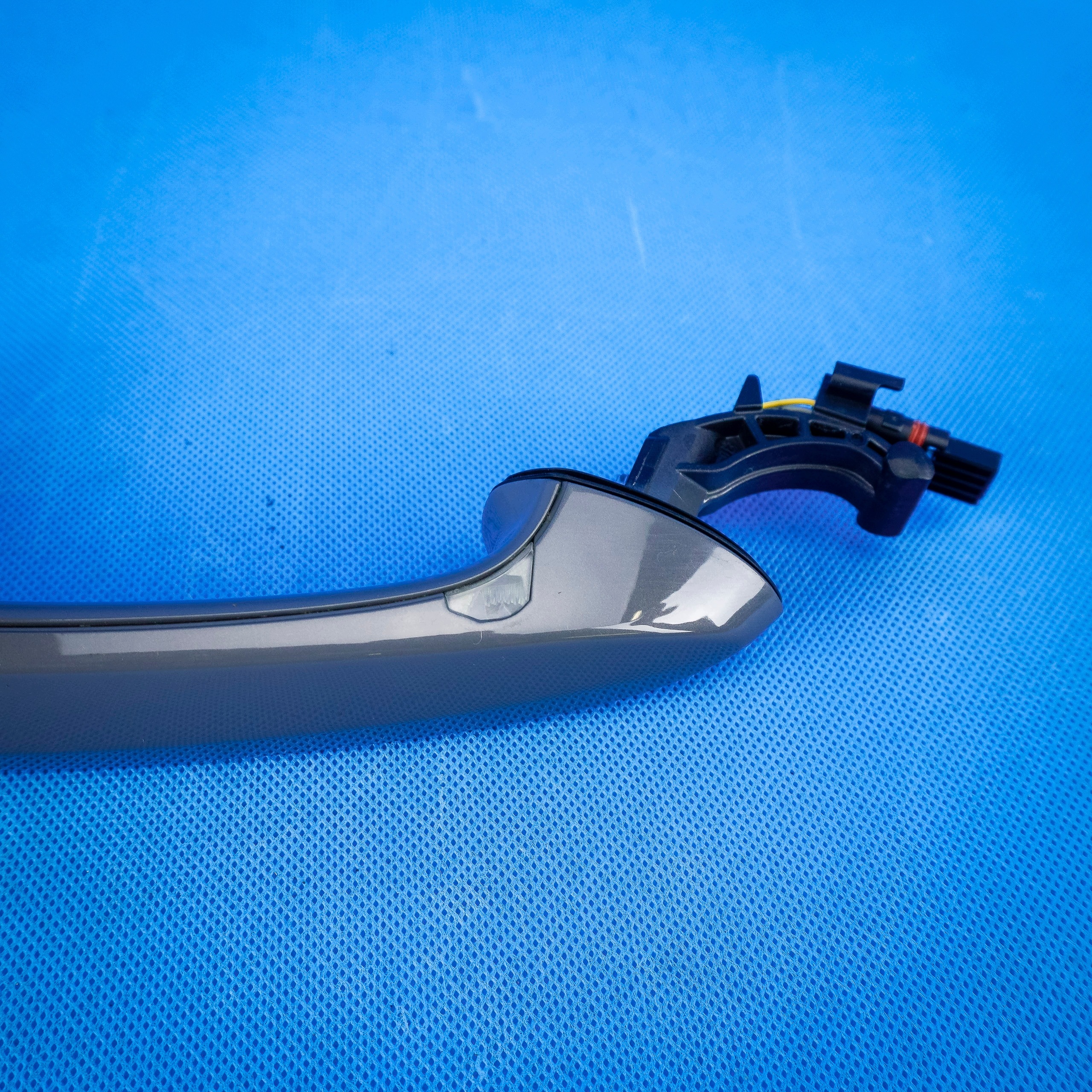 handle exterior front left komfort BMW 5 G30 51215A65DC7 9854889 C3E 25km