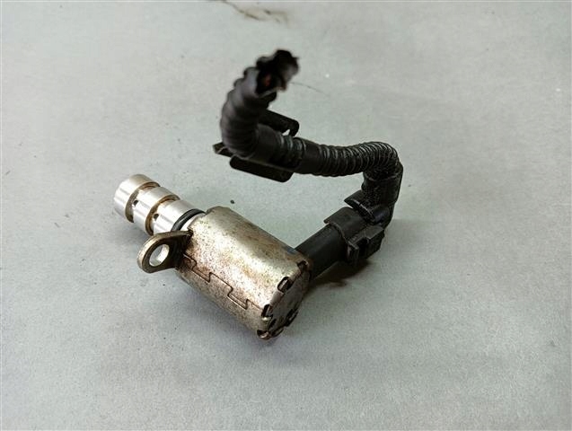 VW AUDI A3 2.0 TSI датчик распредвала 06H115243L