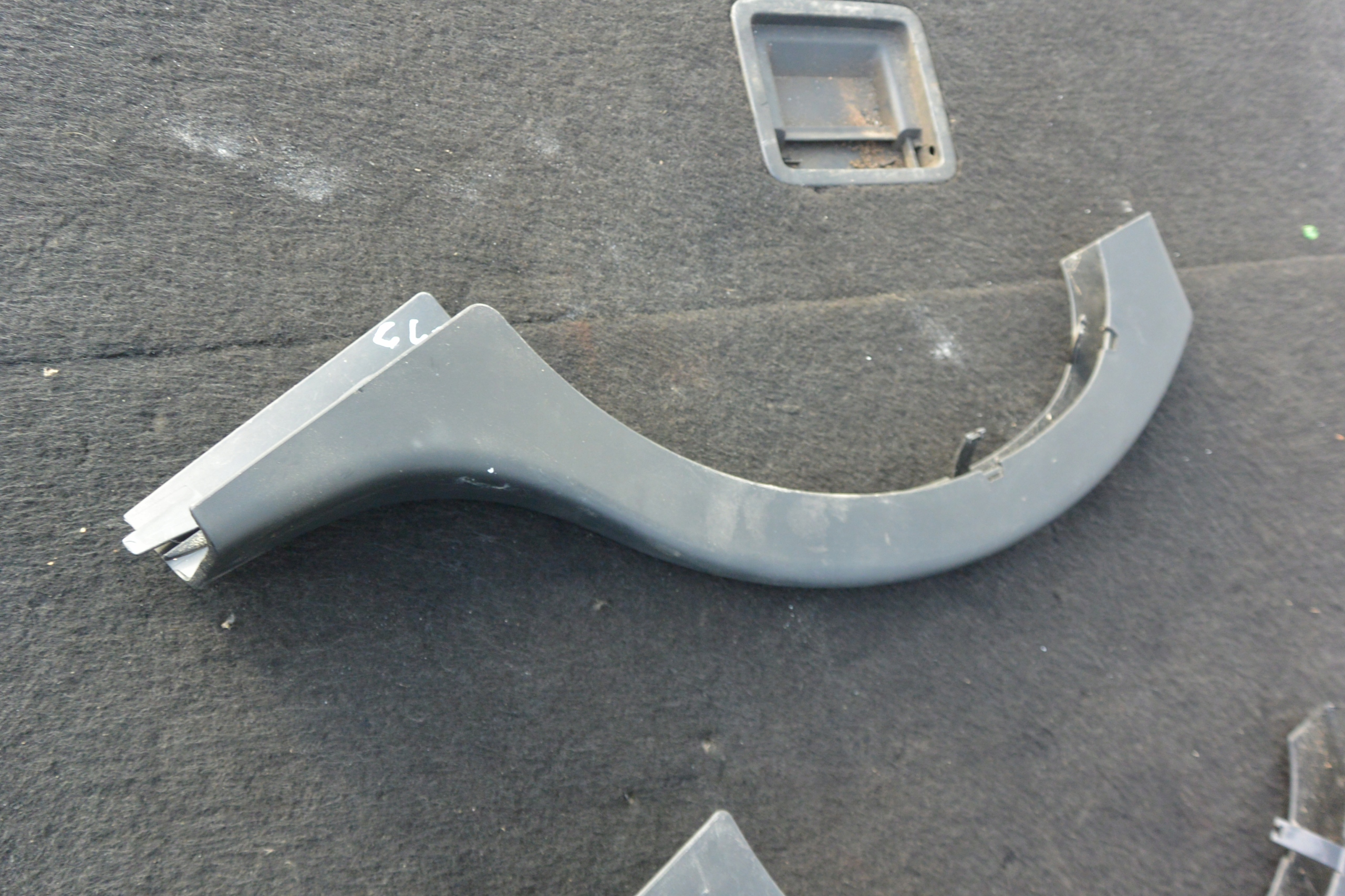 BLENDE ABDECKUNG SCHARNIER HECKKLAPPE KPL MERCEDES CLS W219 W211