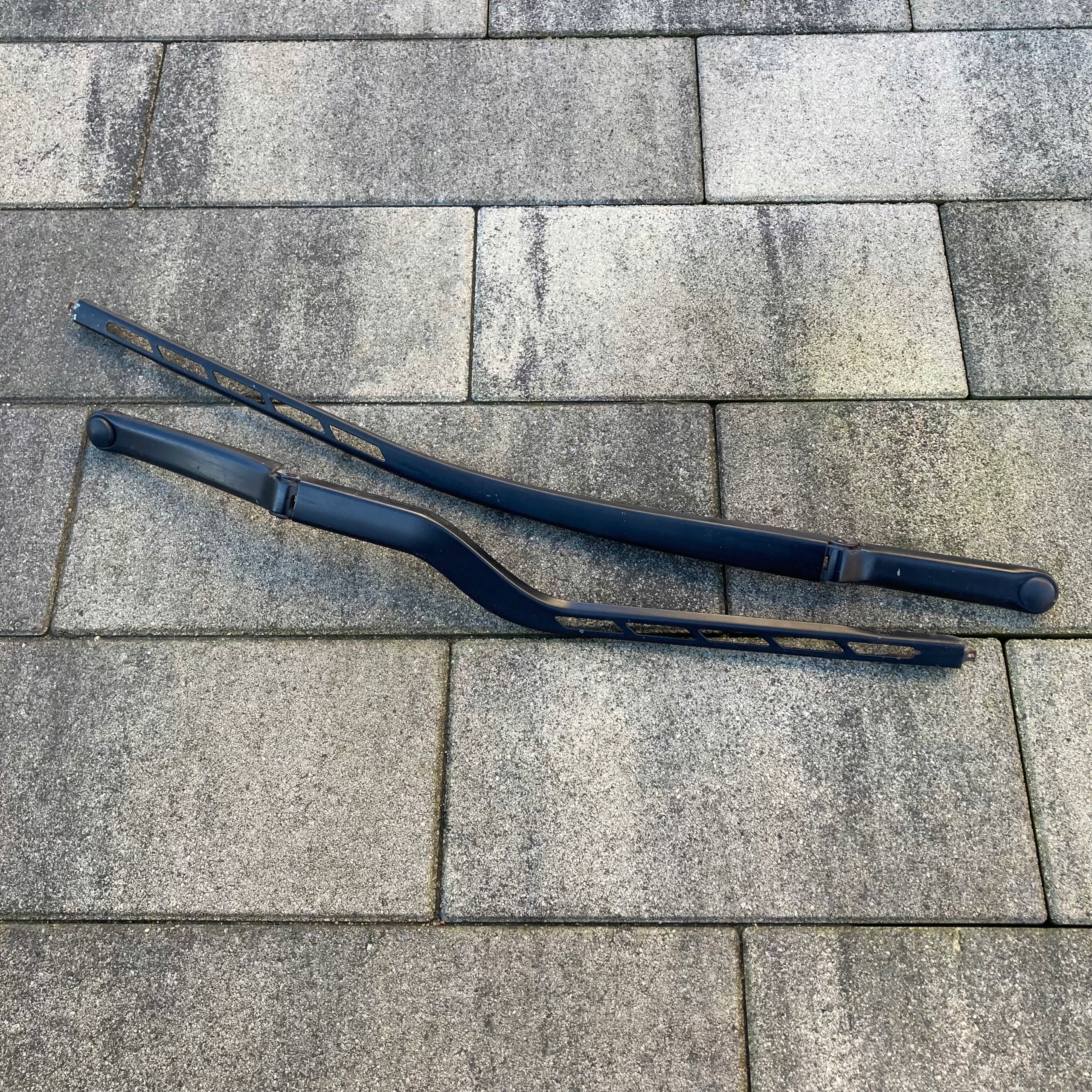 8P1955407A 8P1955408A - A3 LIFT 2009R рычаги стеклоочистителя в сборе Европа