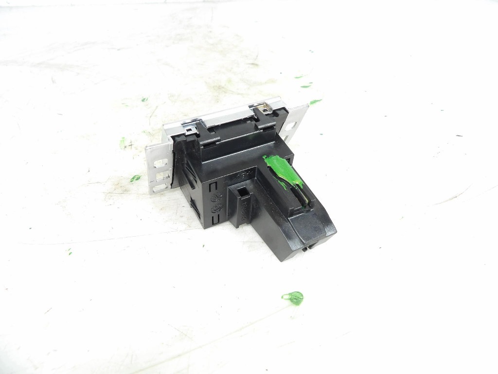 clock VW PASSAT B7 3AA919204A