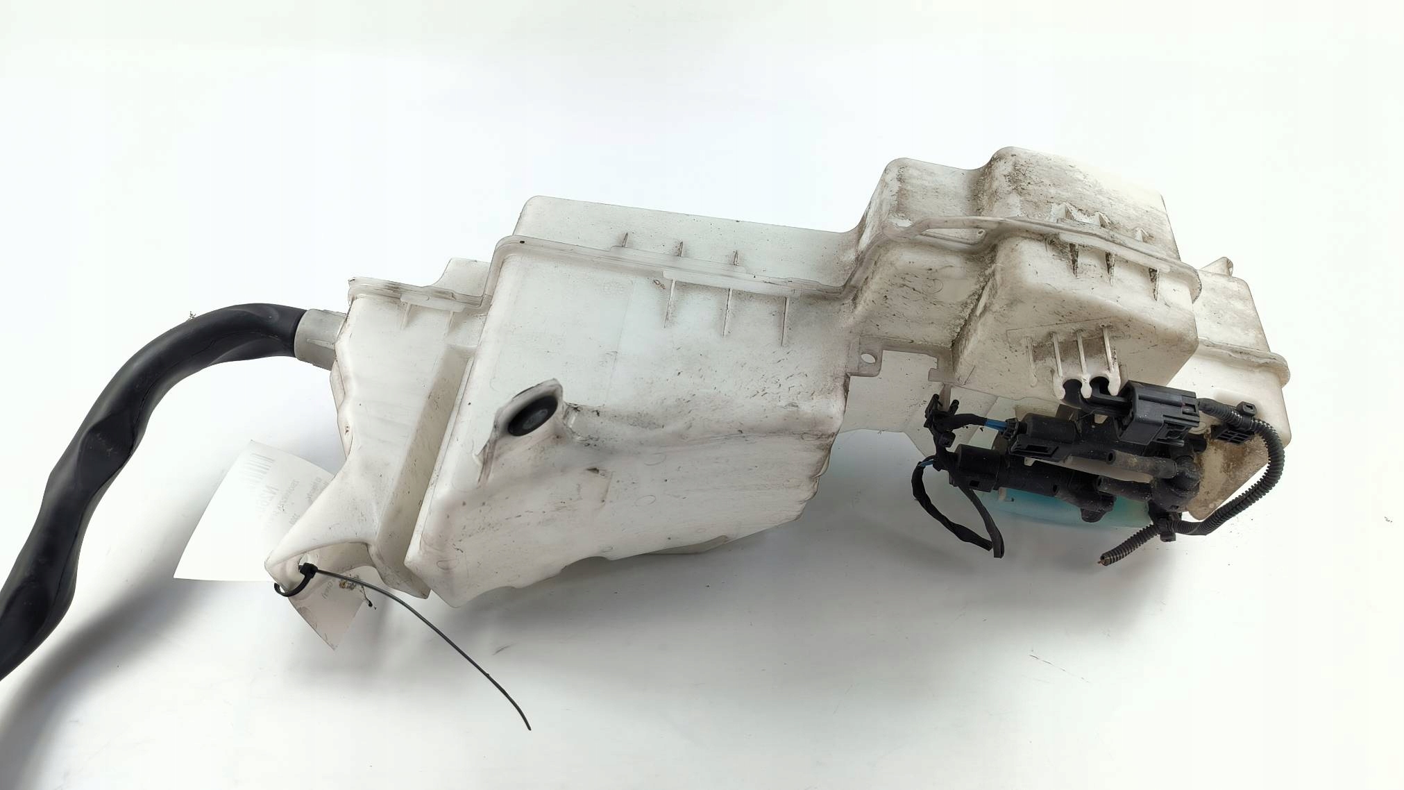washer fluid tank 307447577 VOLVO V60 II