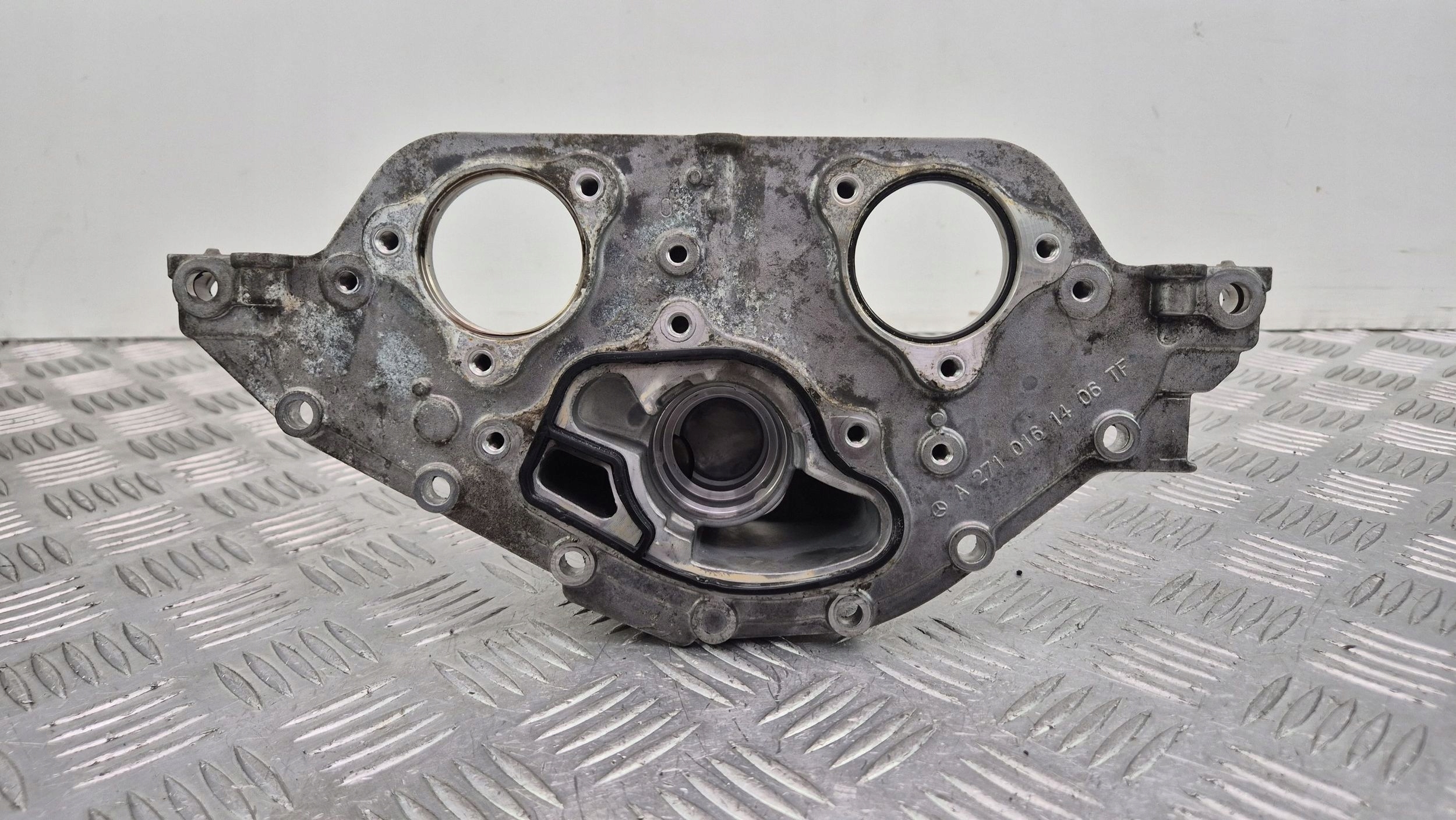 Couvercle carter distribution Mercedes E250 CGI W212 A2710161406 M271.860