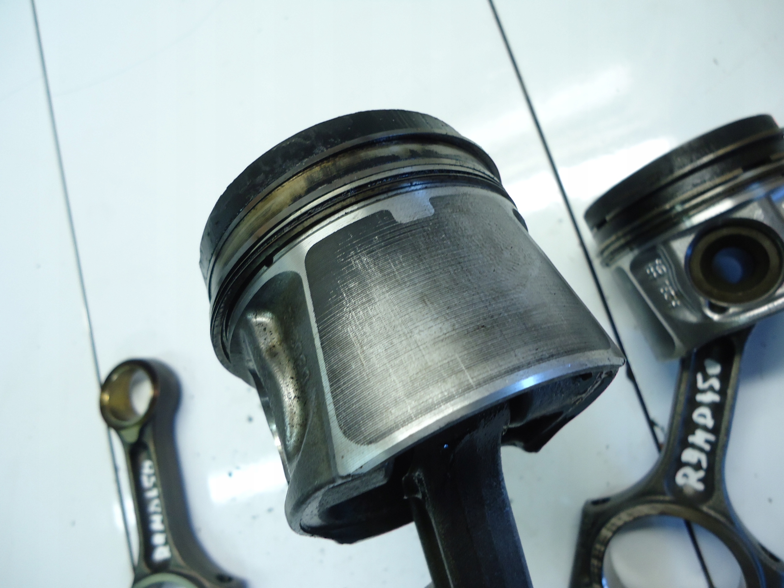 RENAULT TRAFIC III 1.6DCI R9M Piston avec bielle 080340
