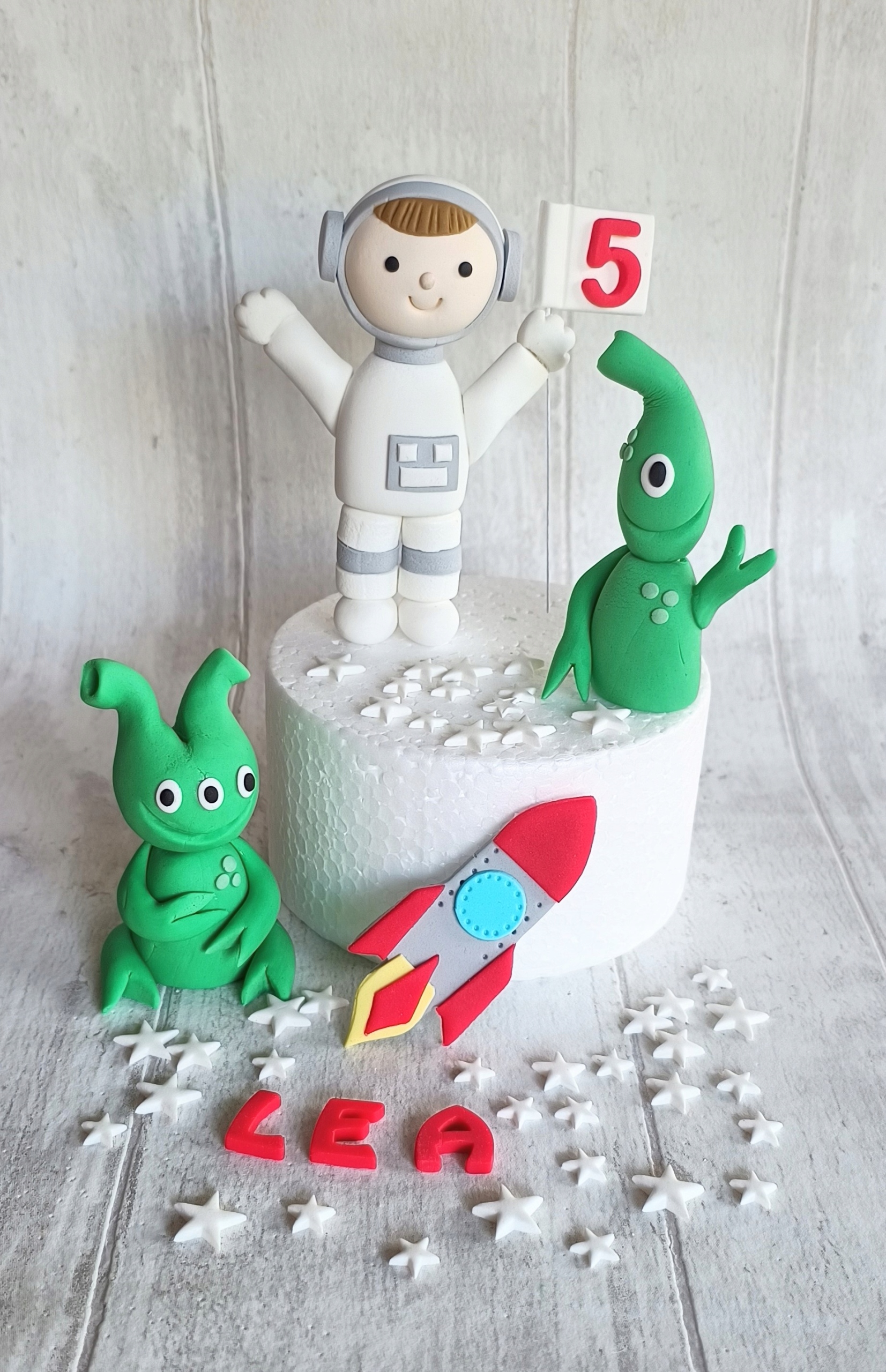 Kosmonaut raketa ufoludki nápis hvězdičky z cukrové hmoty Sada dekorací