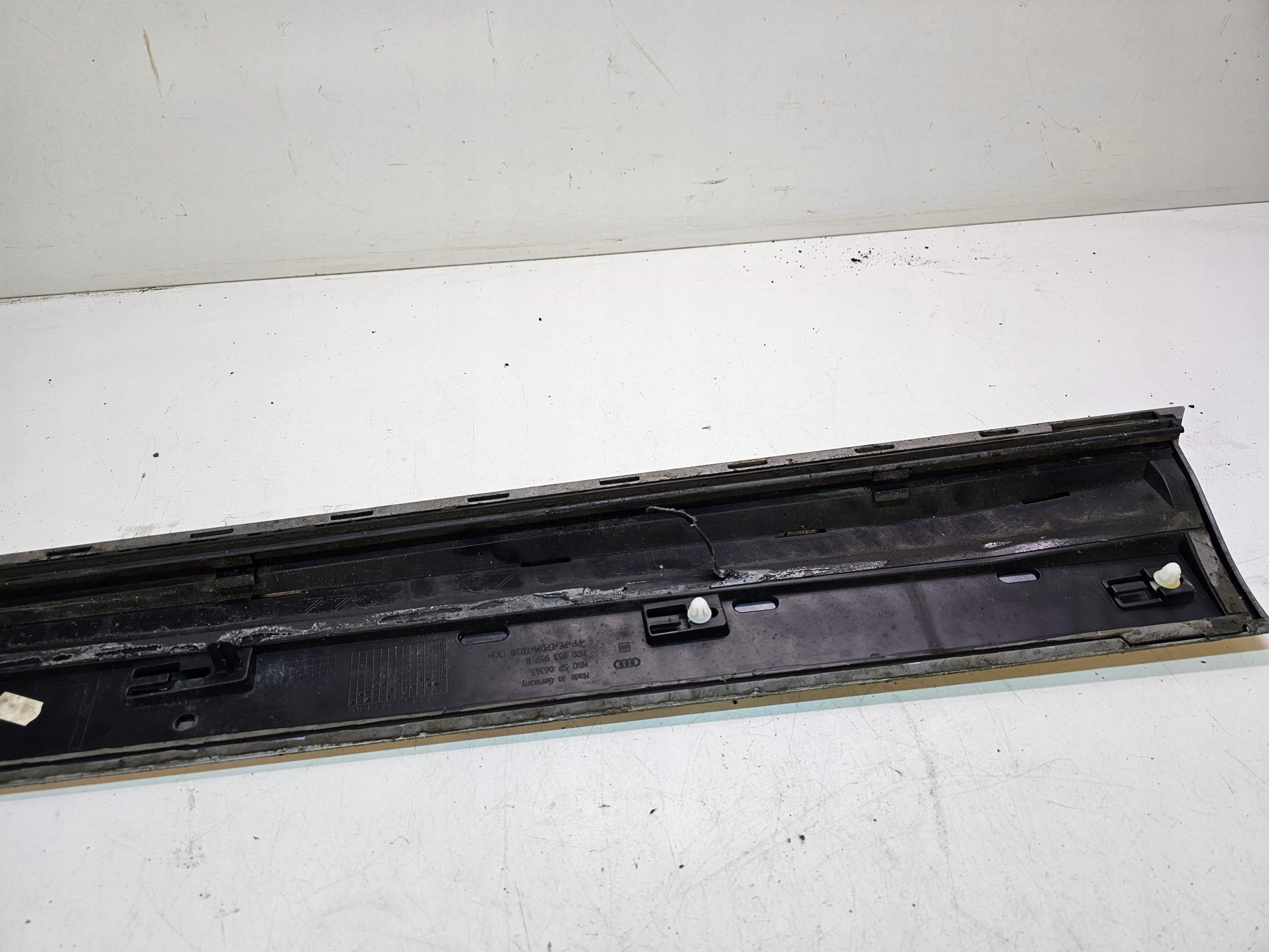 moulding door lower left front AUDI Q5 8R LY7G 8R0853959B