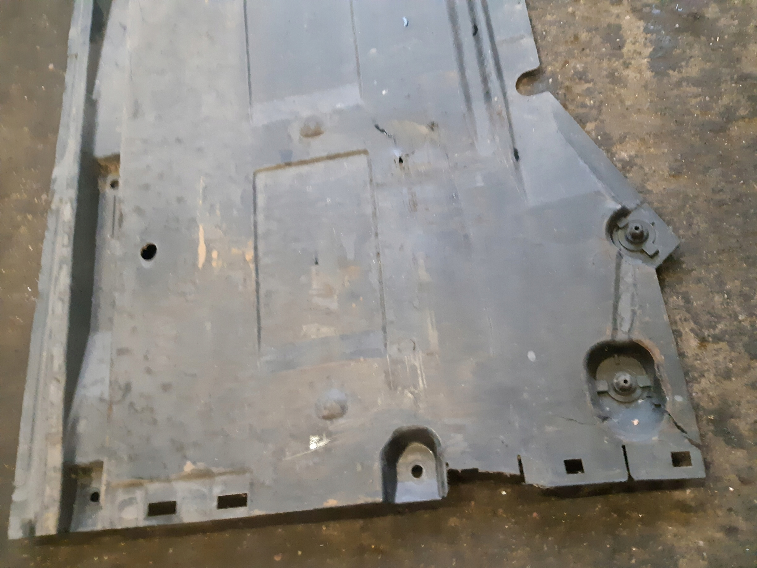 AUDI A4 B8 A5 Blende Abdeckung abdeckung des Bodens Unterfahrschutz rechts