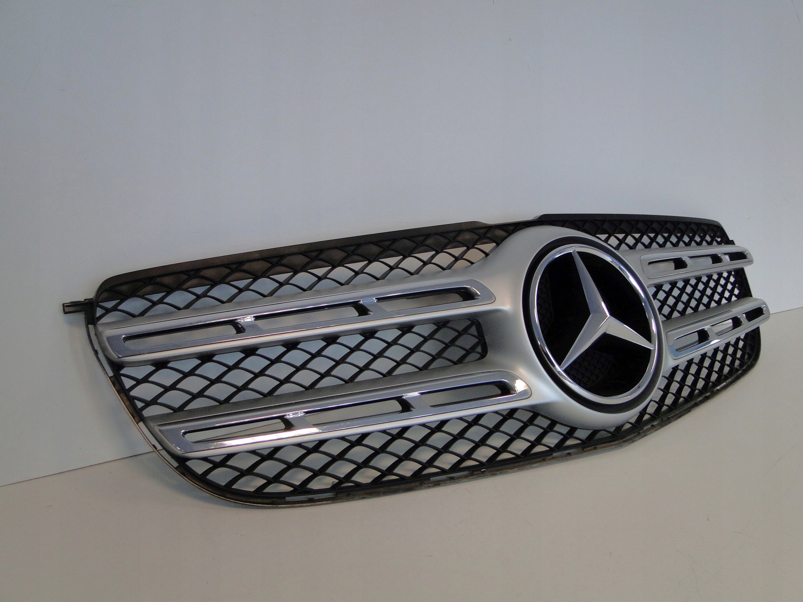 MERCEDES GLS 166 X166 GRILL ATRAPA ZDERZAKA Strona zabudowy przód