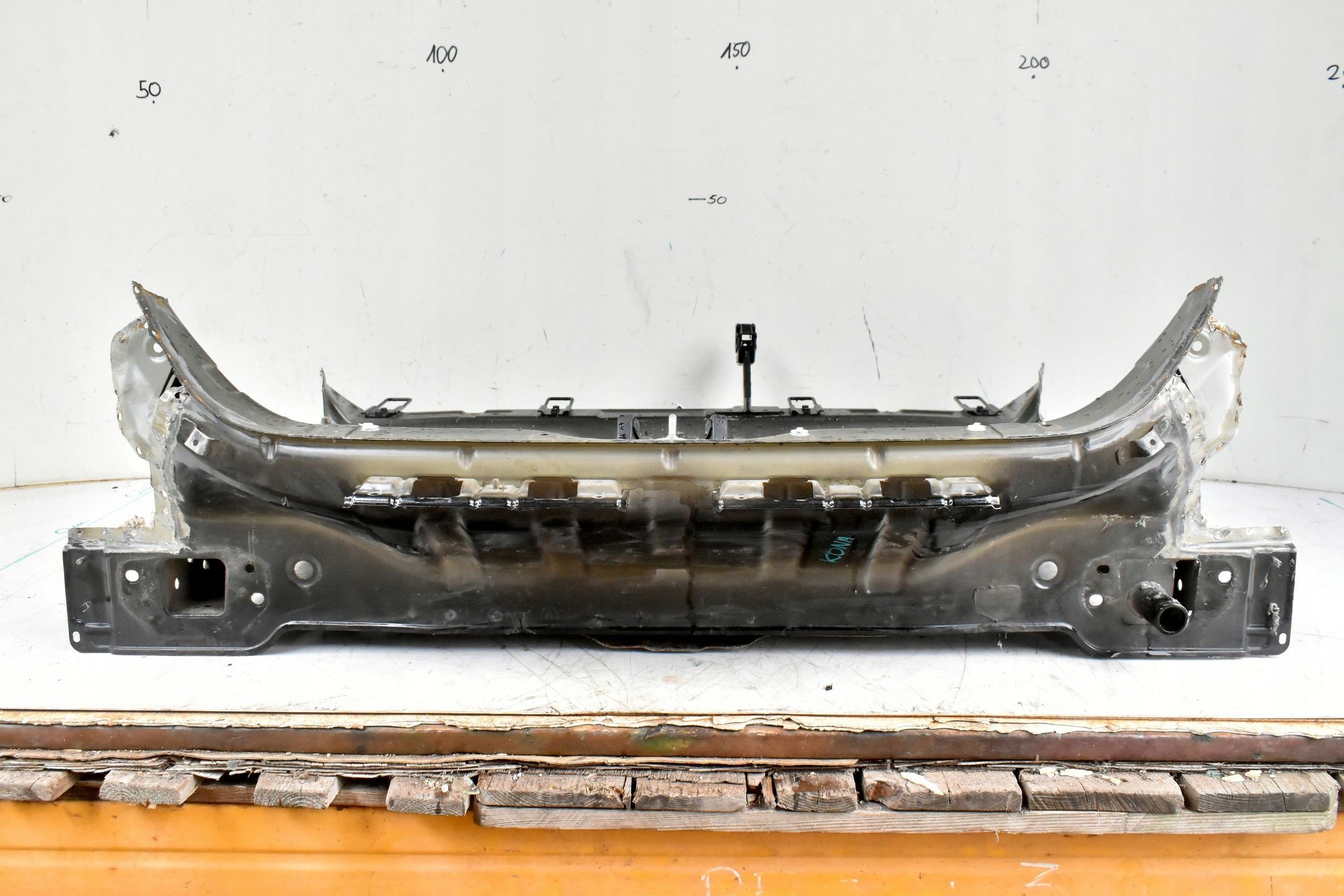 PAS TYLNY WANNA PODŁOGA HYUNDAI KONA 17- Typ samochodu Samochody osobowe