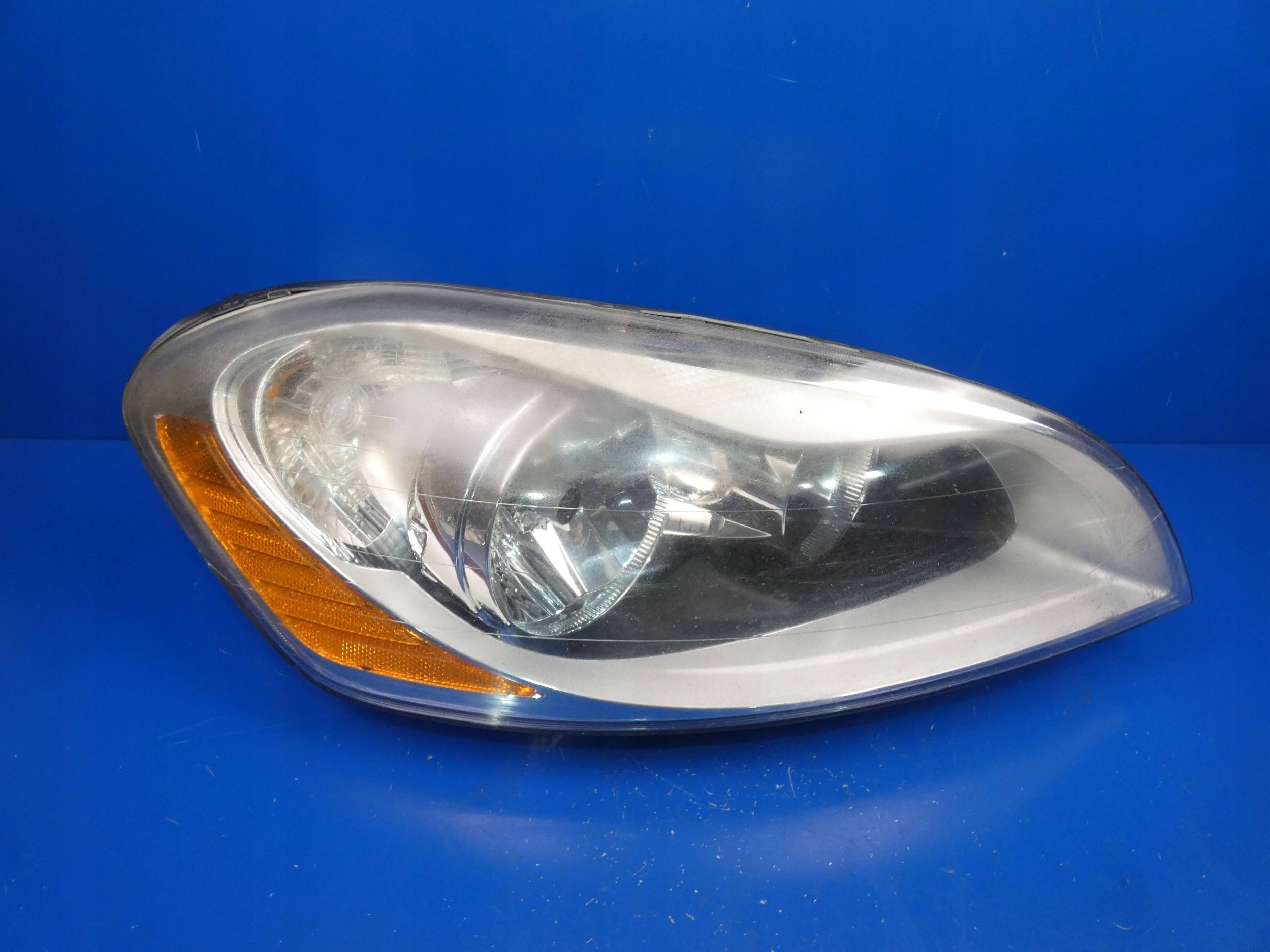 VOLVO XC60 and light right front right WERSJA ANGIELSKA