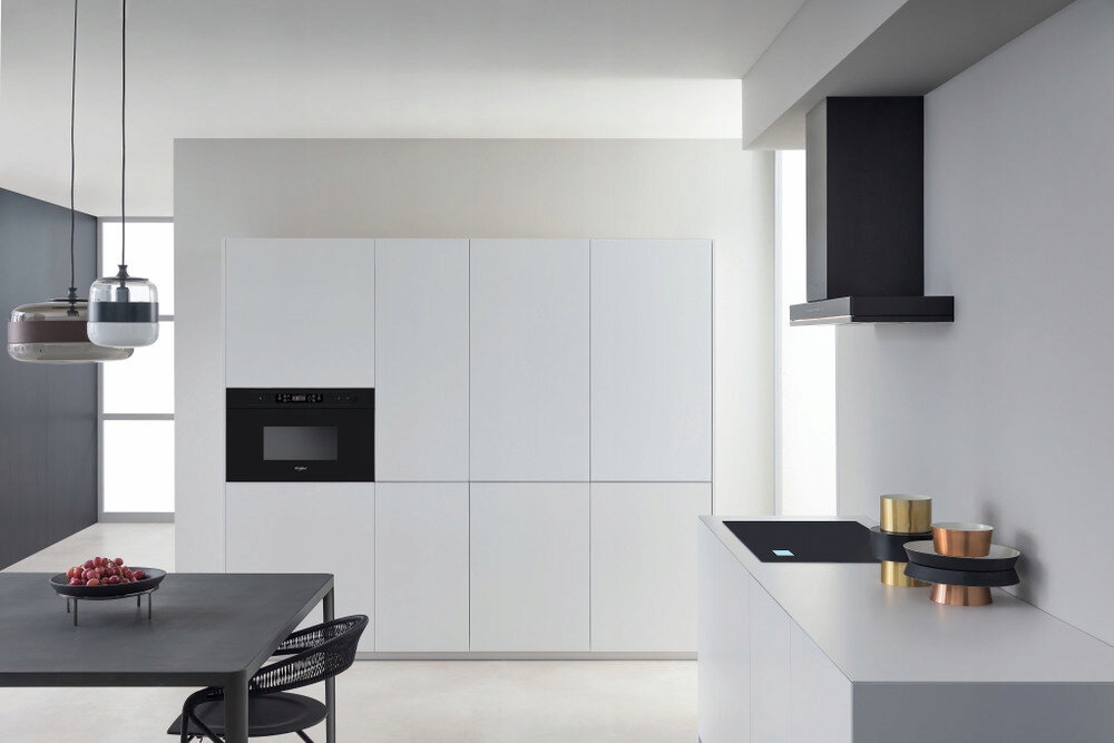 Kuchenka mikrofalowa WHIRLPOOL AMW442NB Model AMW 442 NB