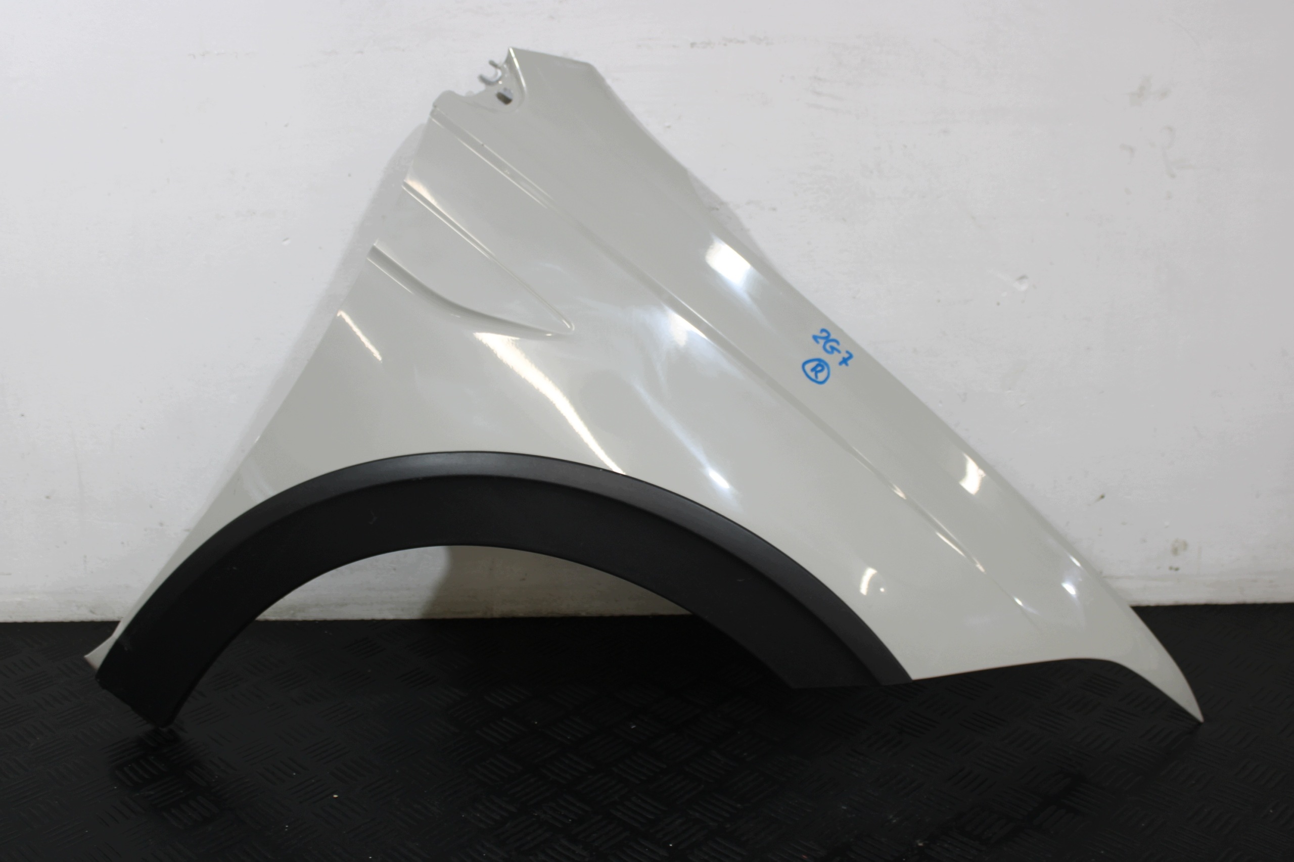 fender right front front VW TAIGO 2G7 R-LINE