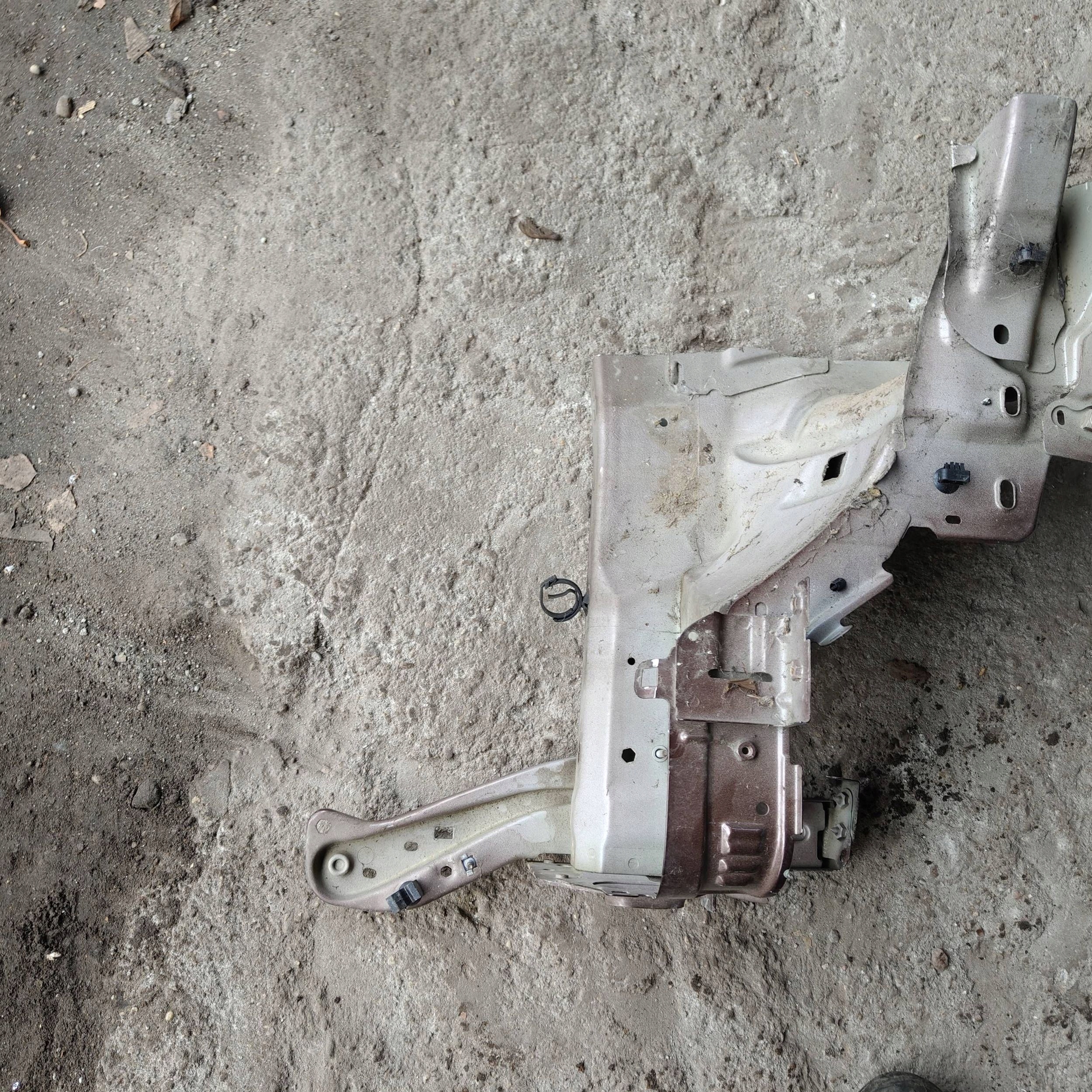 quarter front front side right Peugeot 2008 and