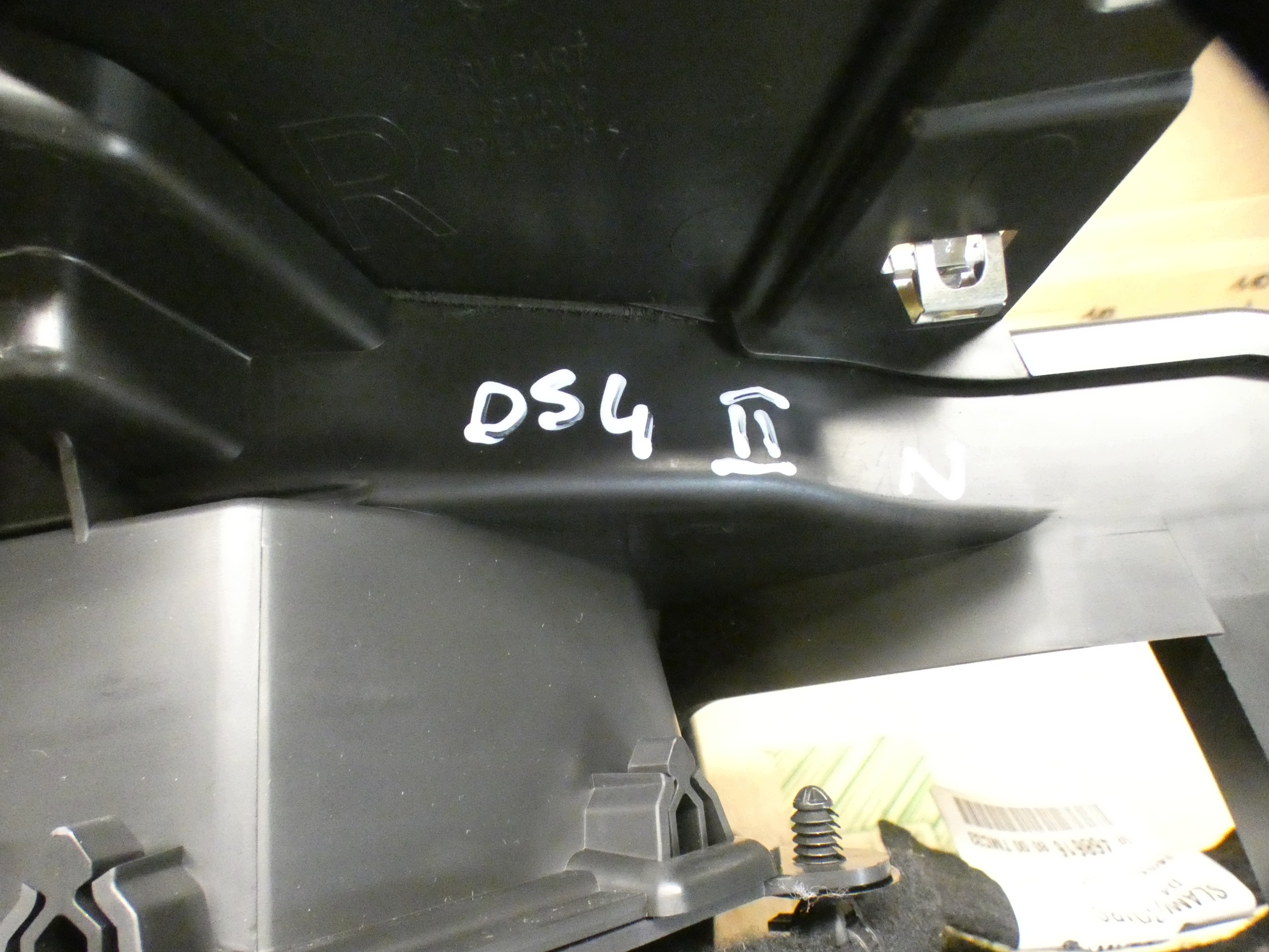 CITROEN DS4 II naslon za ruku 118225A0