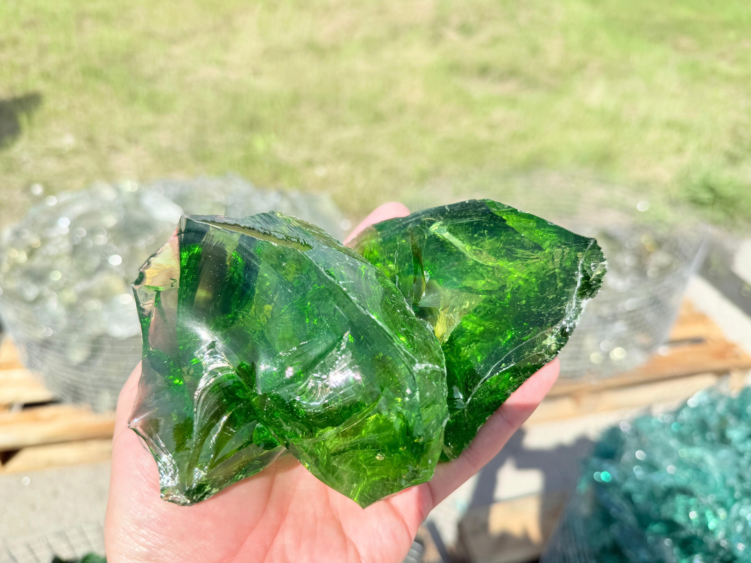 Dekorativní skleněné kameny zelené 7-14 cm Garden Grit 10 kg