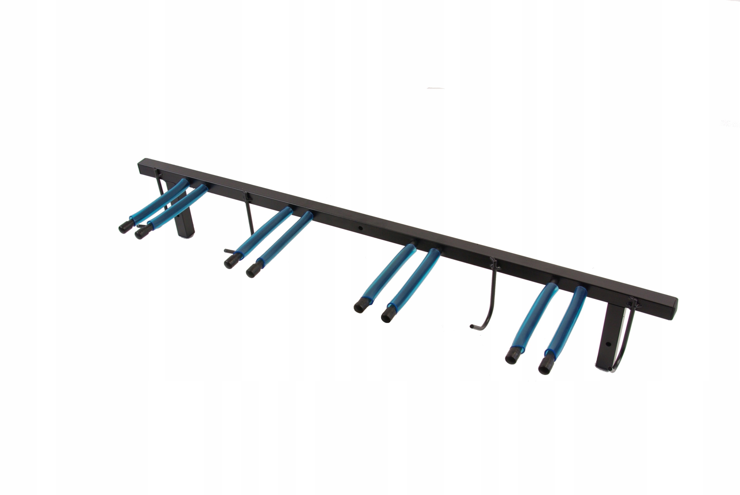 Jednoduchý věšák na lyže, hole, prkna, příslušenství