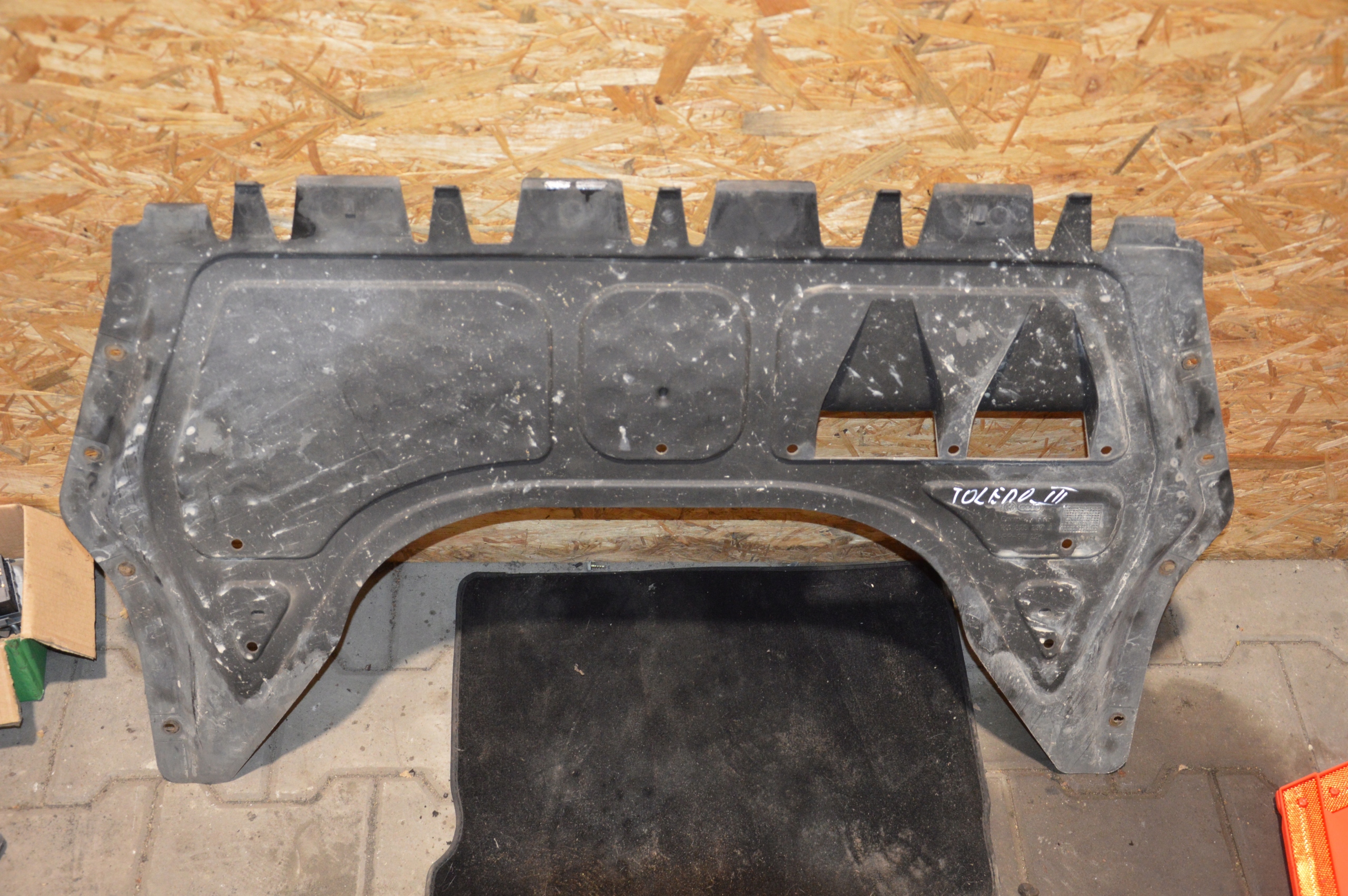 Seat Toledo III Osłona silnika dolna 1K0825237J