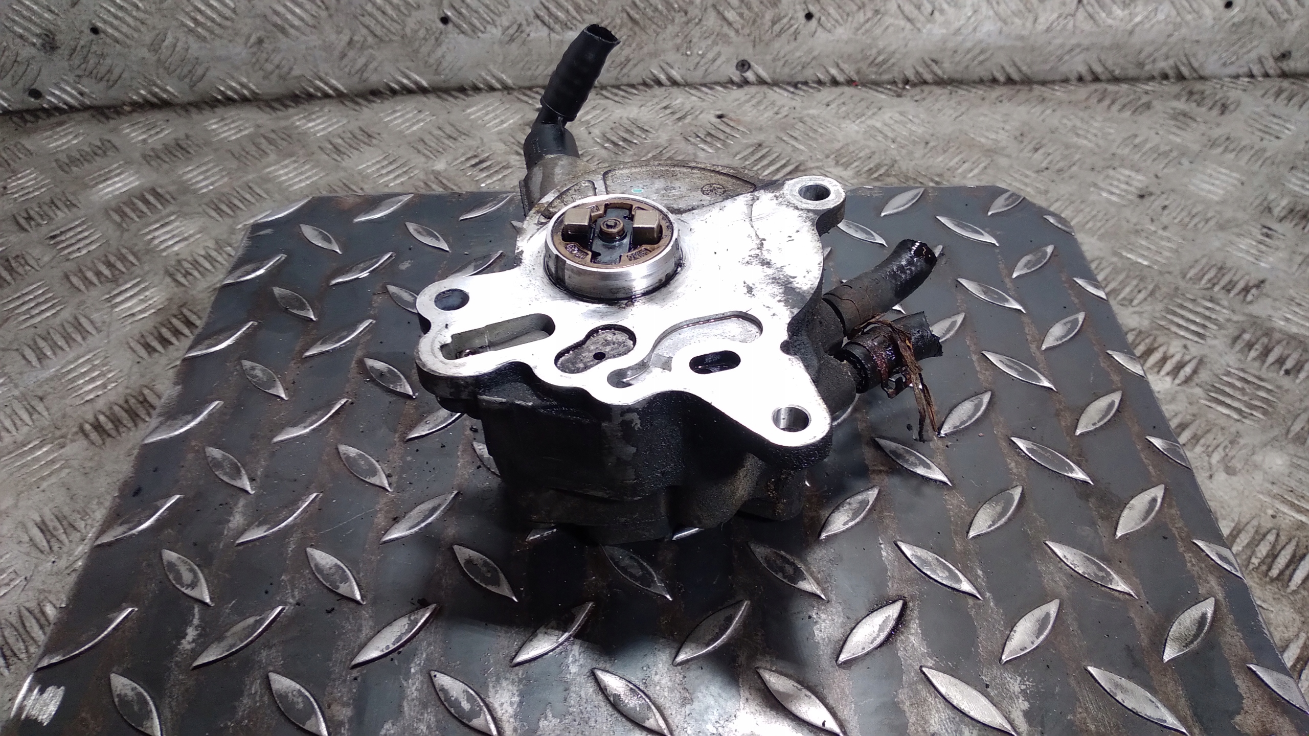 pump VACUM VAKUM VOLKSWAGEN GOLF 5 plus 03G145209