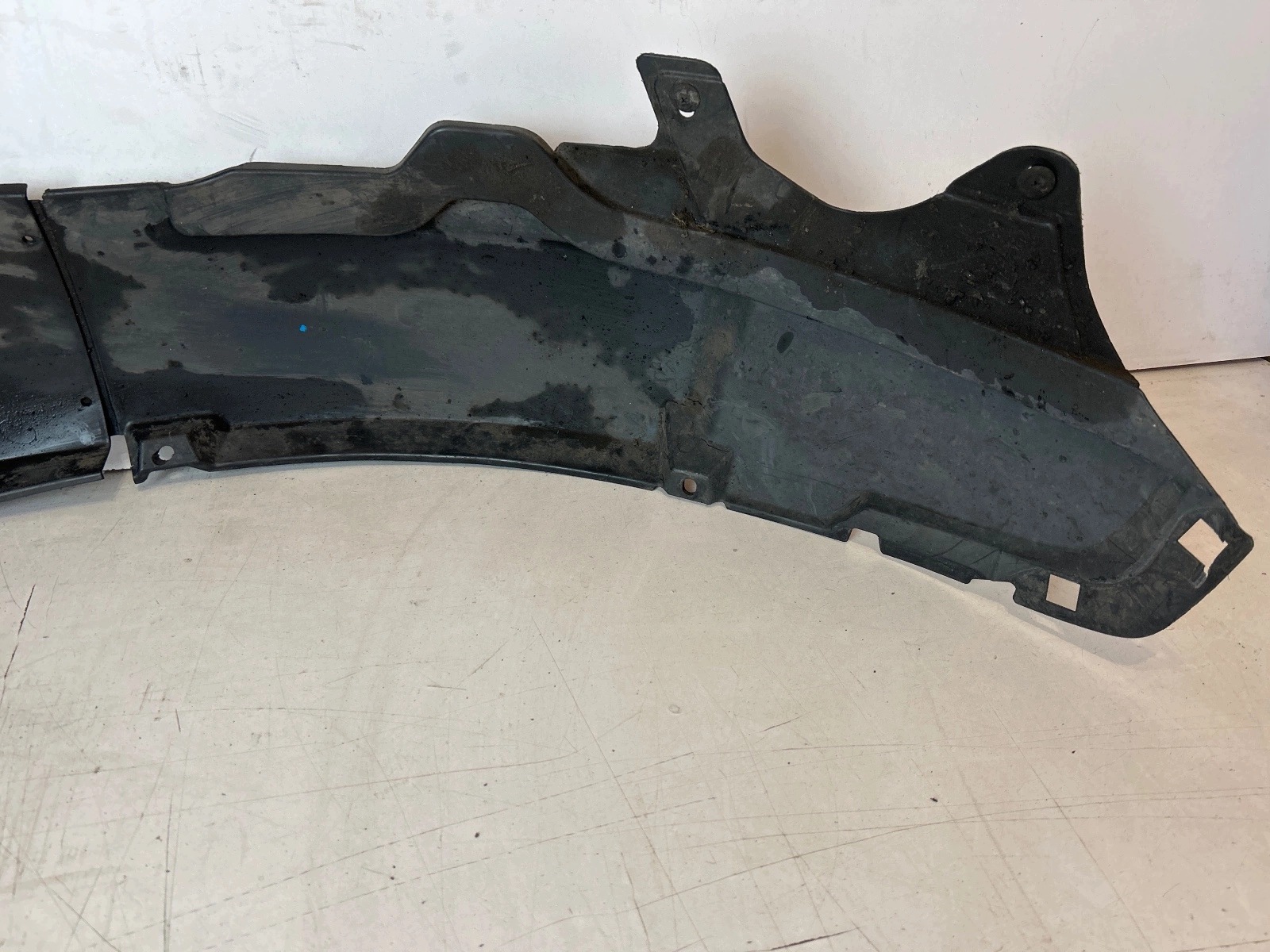 damaged mudguard right front Ssangyong Korando III
