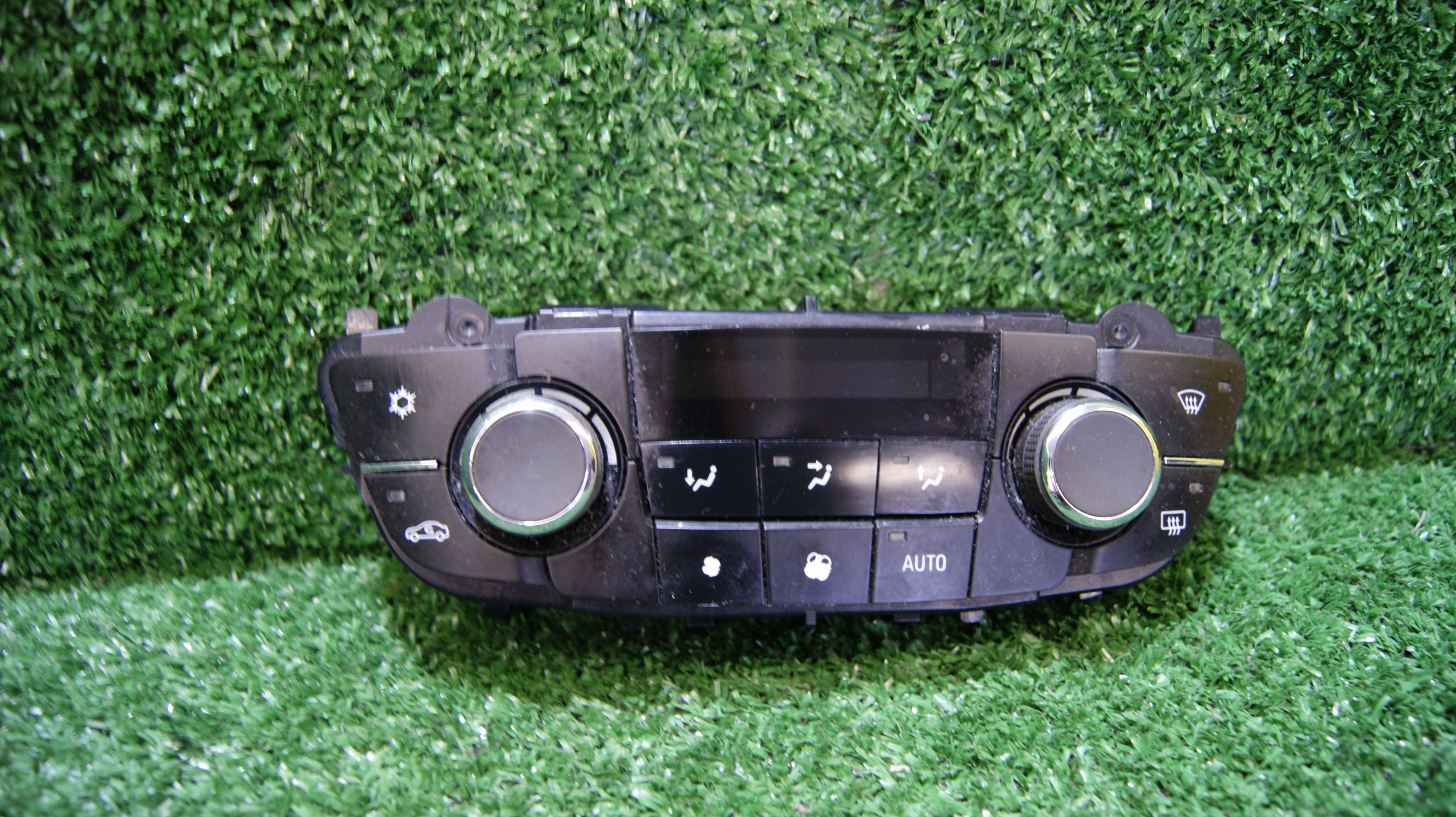 control panel air conditioning devices OPEL INSIGNIA 13273097