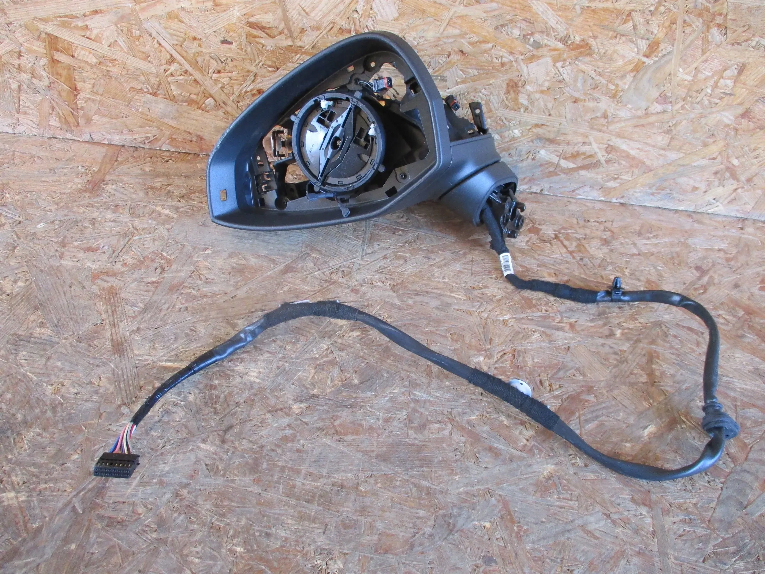 SPIEGEL LINKS AUDI A4 B9 8W1 14PIN