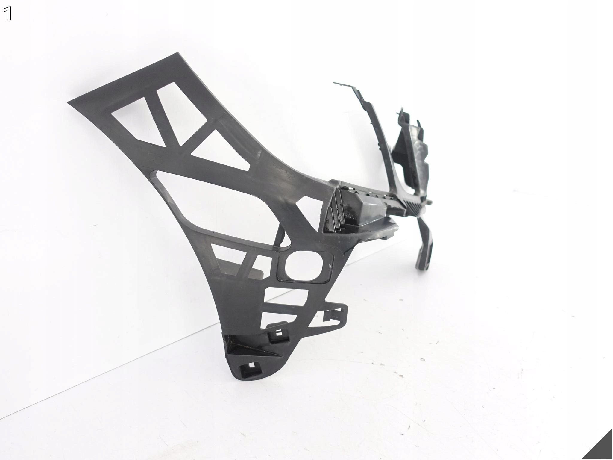 MERCEDES E-KLASA W212 S212 09-12 AVANTGARDE AMG support W bumper front right