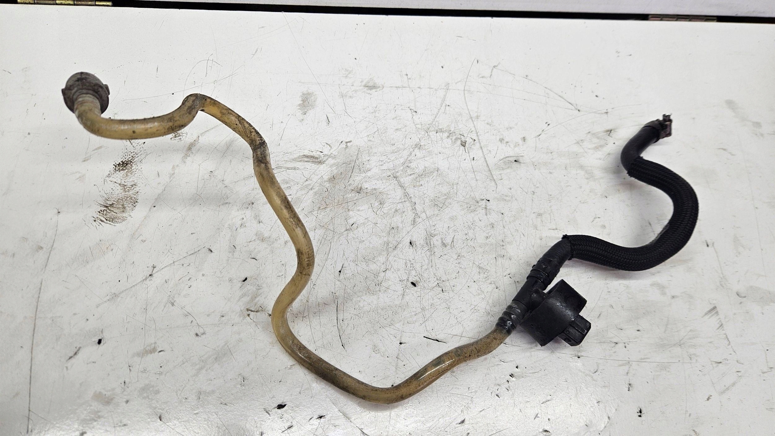 BMW 5 E60 E61 E70 M57N 3.0D 7799972 fuel line rohr