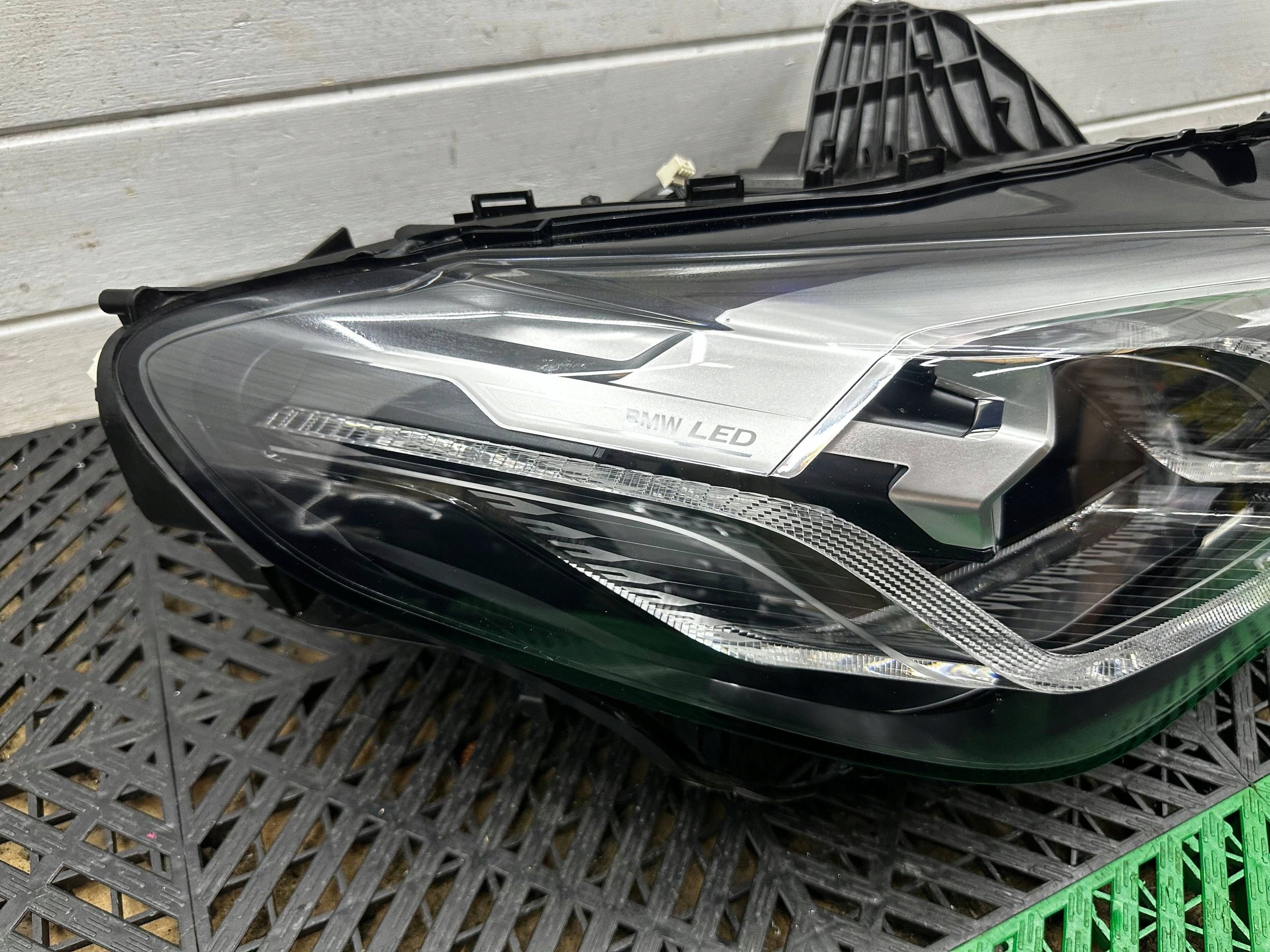 light front side right BMW 2 Active Tourer U06 5A42248