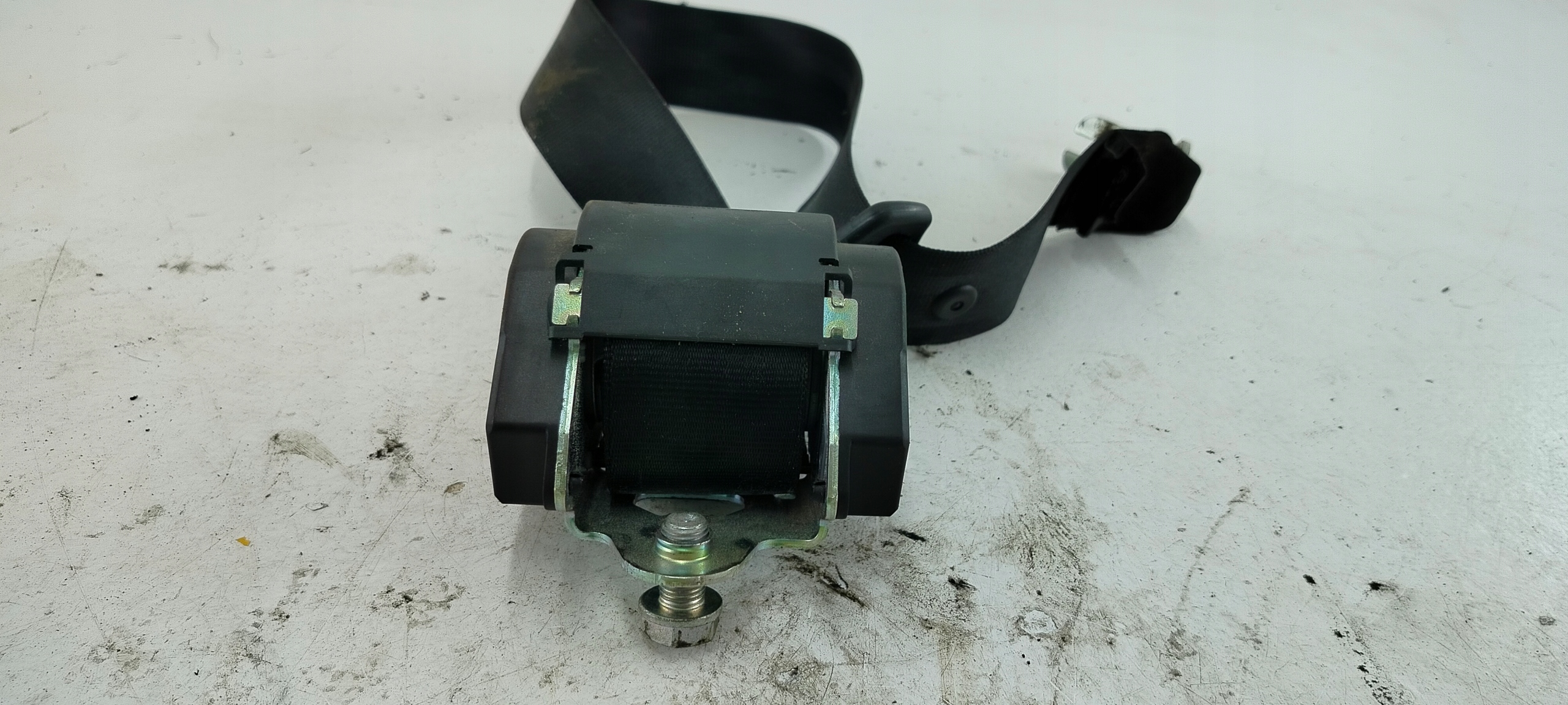 AUDI A4 B8 Gurten Sicherheits rechts links heck 8K0857805P