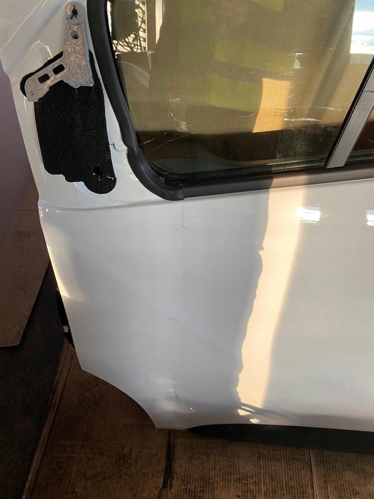 RENAULT TRAFIC III VIVARO door left front OV369 window moulding lock handle