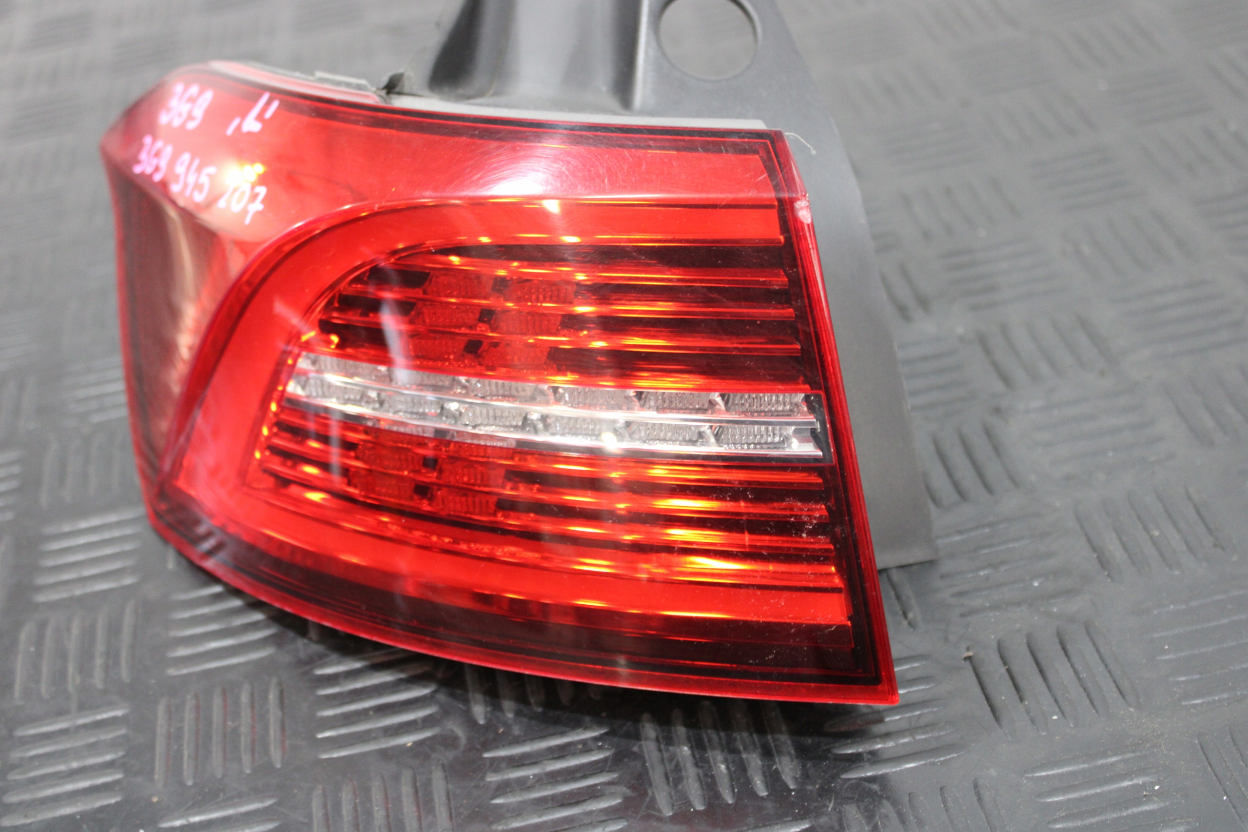 light left rear part 3G9945207 VW PASSAT B8 3G0 3G9