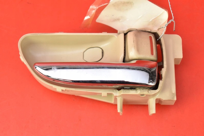 KLAMKA WEWNETRZNA PRAWA PRZOD SUBARU TRIBECA LIFT