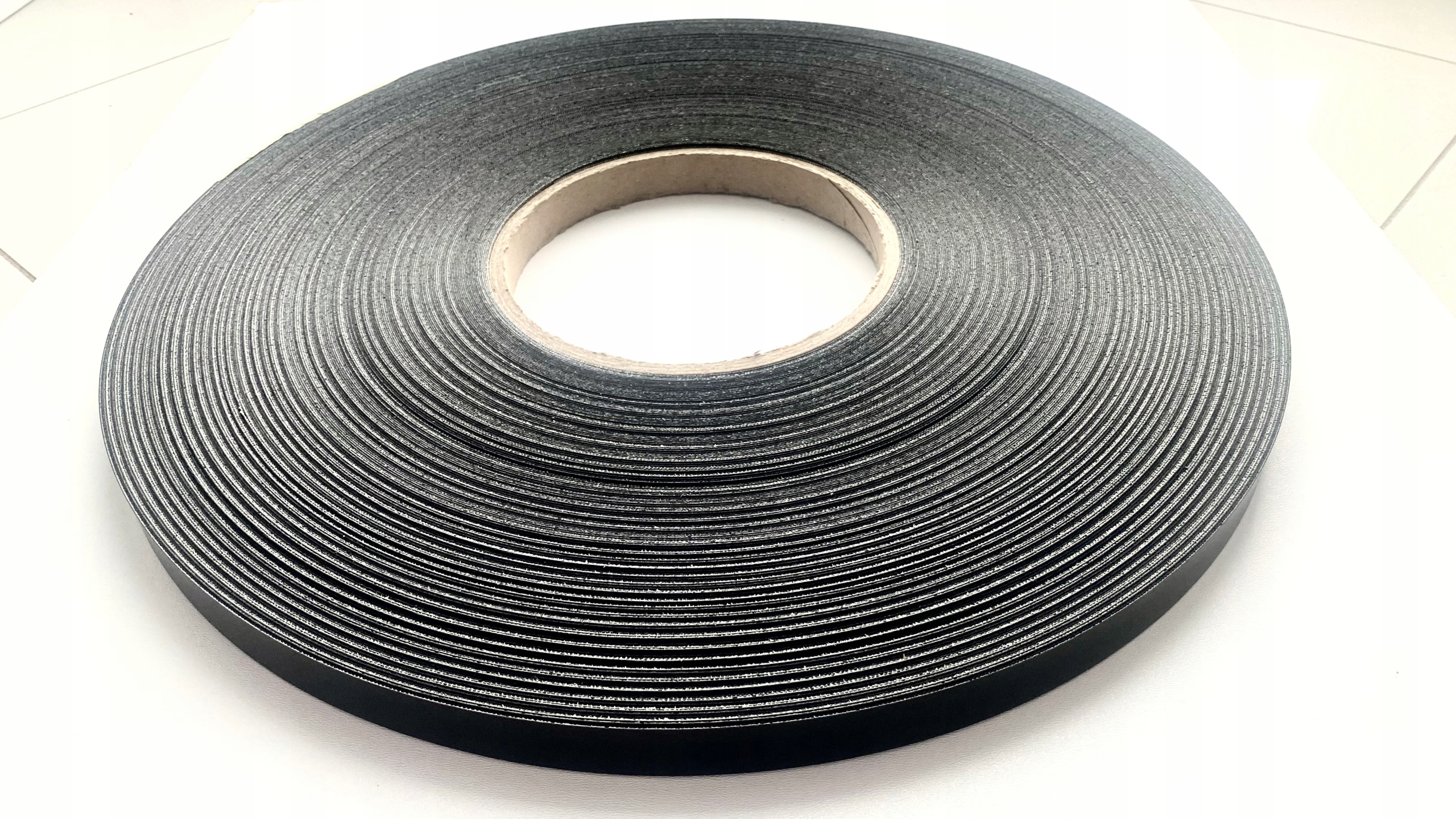 

Obrzeże meblowe 21mm czarne z klejem czarny 200m