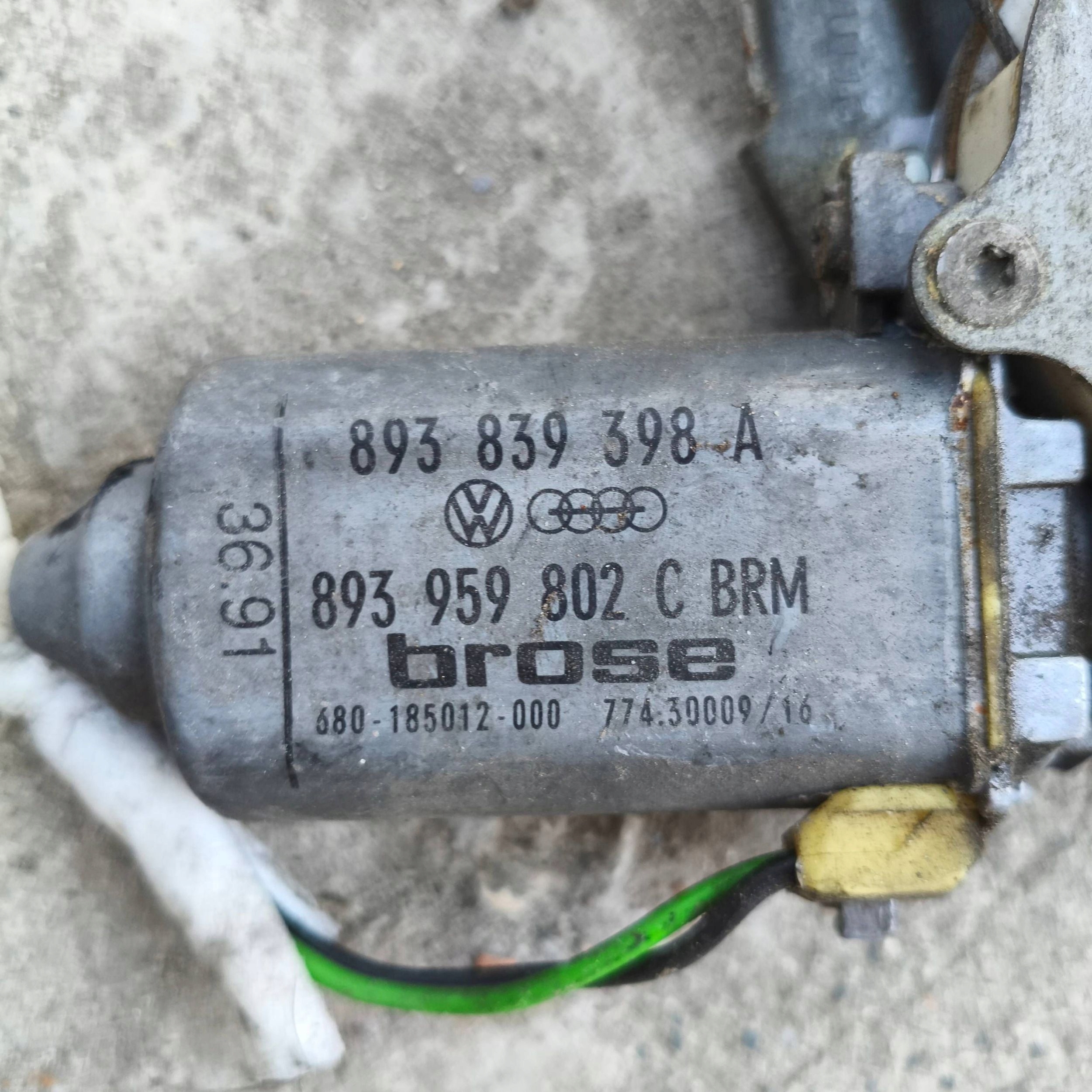 Audi 80 90 S2 B4 window regulator of the rear right rear part electrical