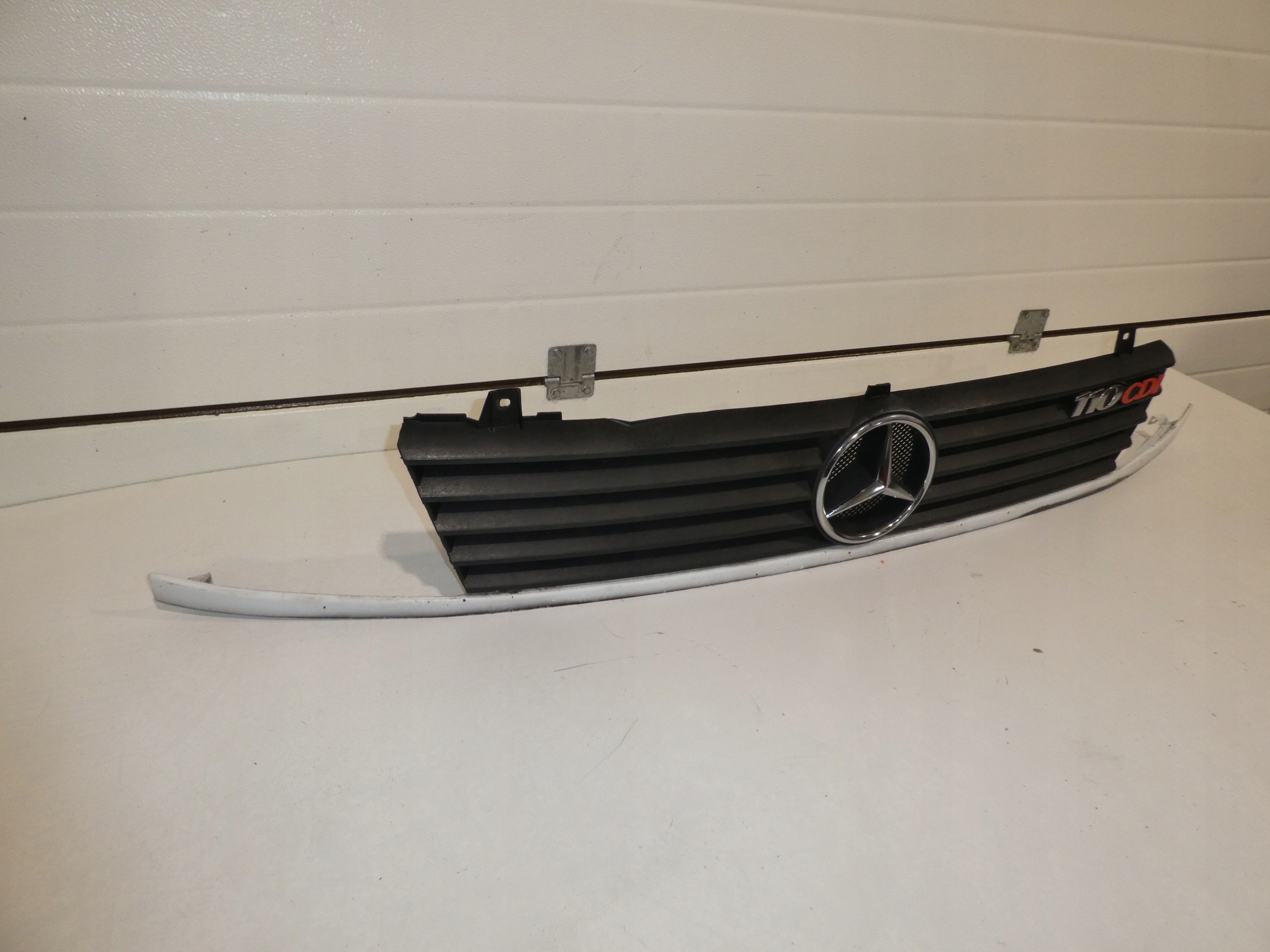grille radiator MERCEDES VITO A6388880415